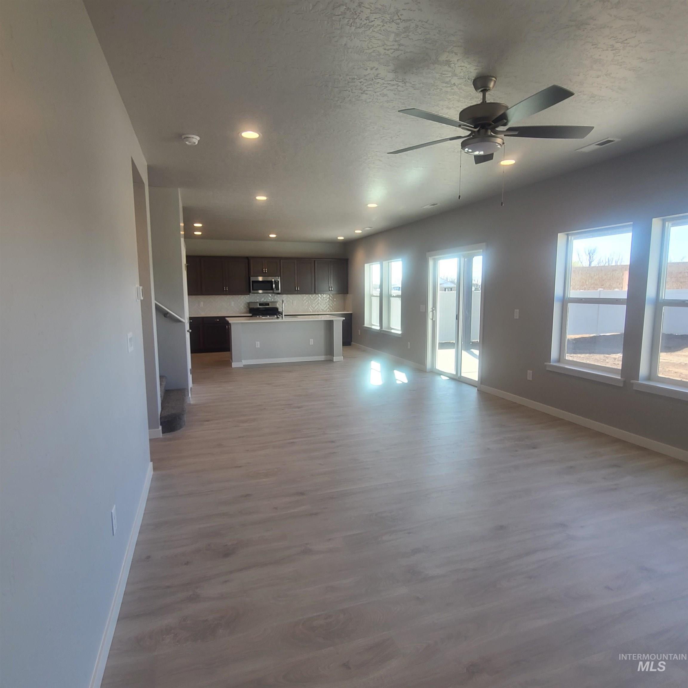 205 W Willow Dale Dr. Property Photo 5