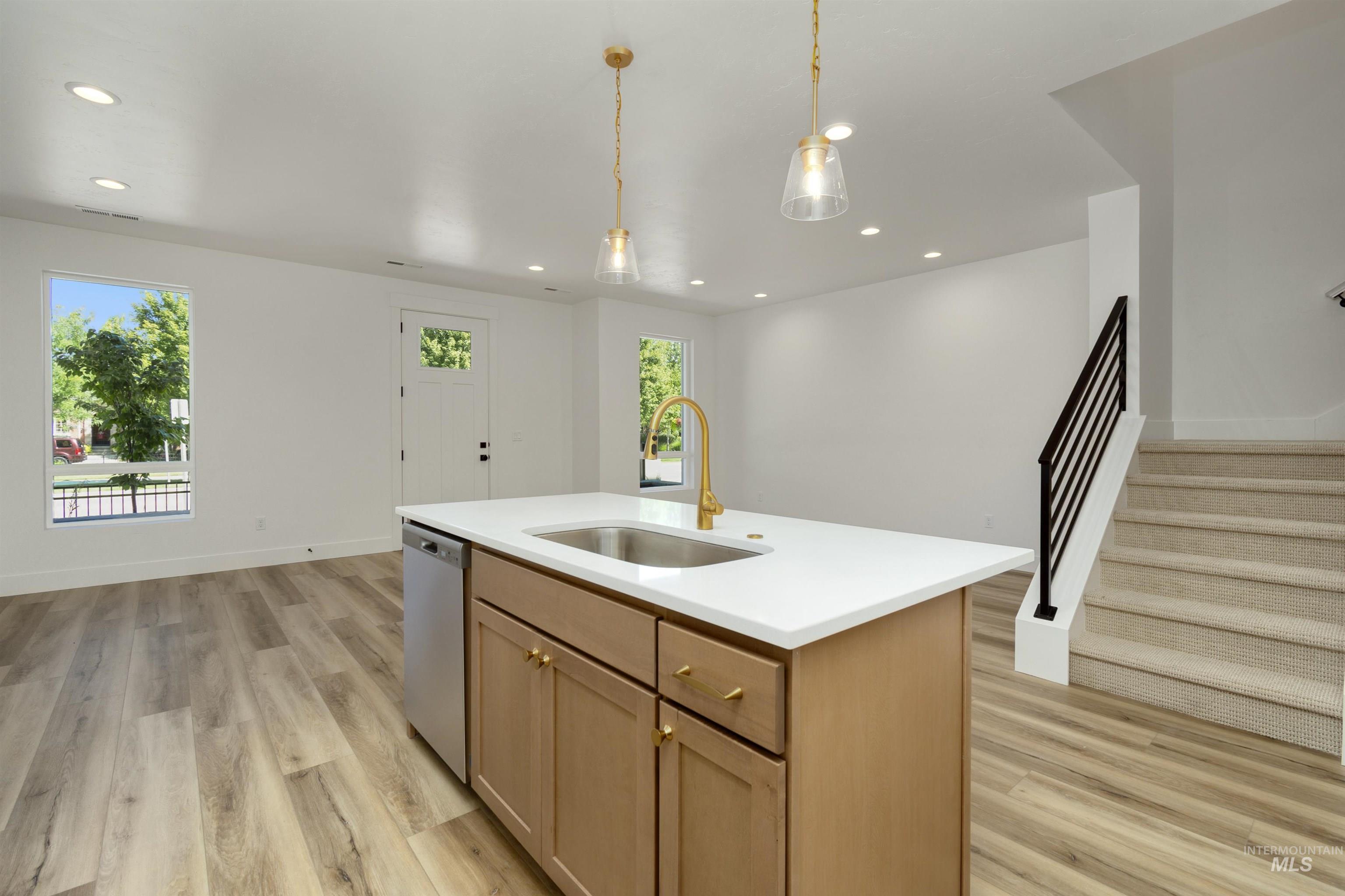 402 E Presidio Ln Property Photo 1