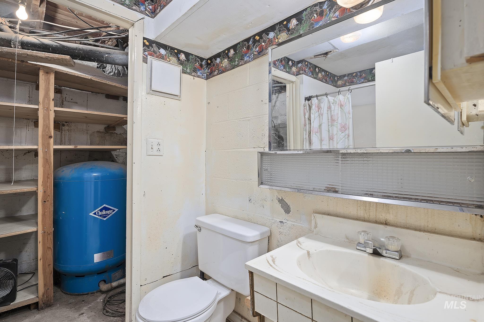 27 W 700 N Property Photo 18