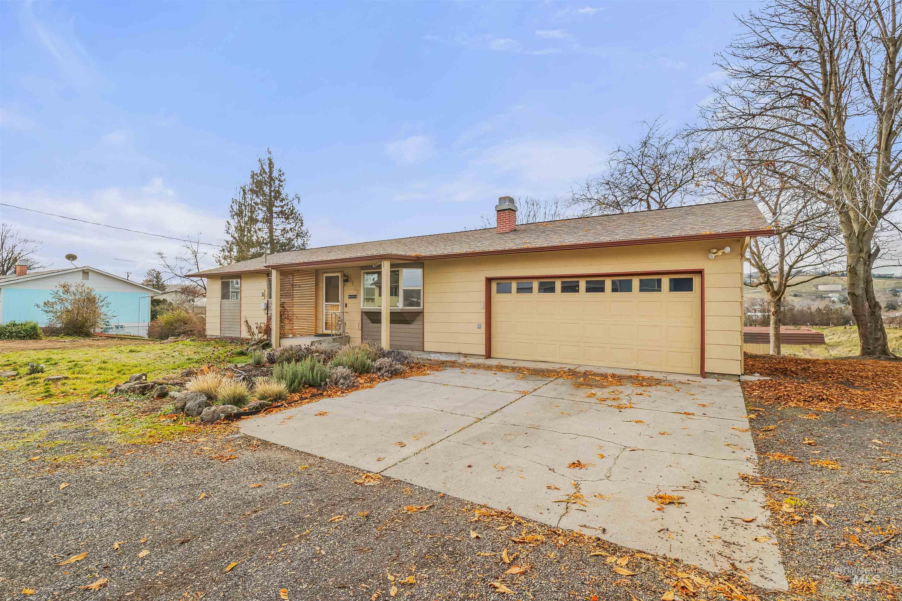 3138 Hallgren Drive Property Photo 2