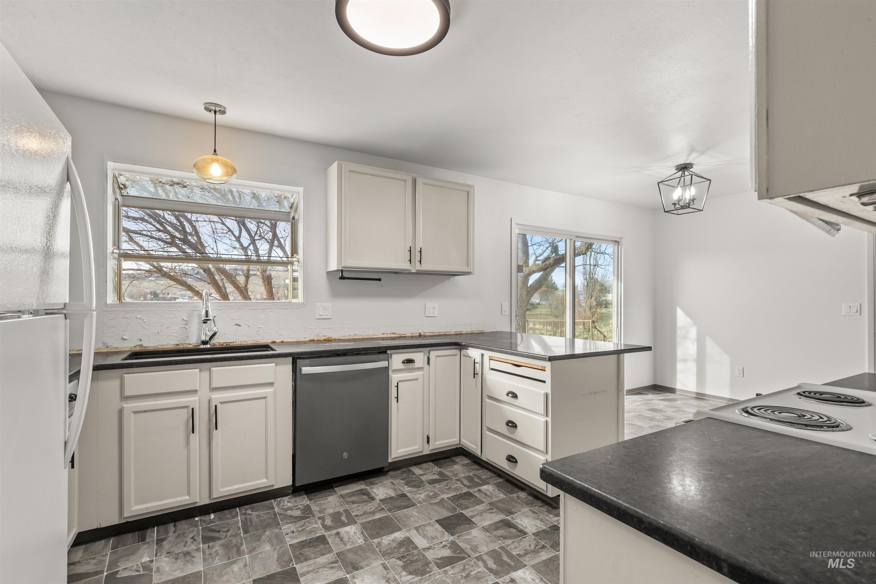 3138 Hallgren Drive Property Photo 10
