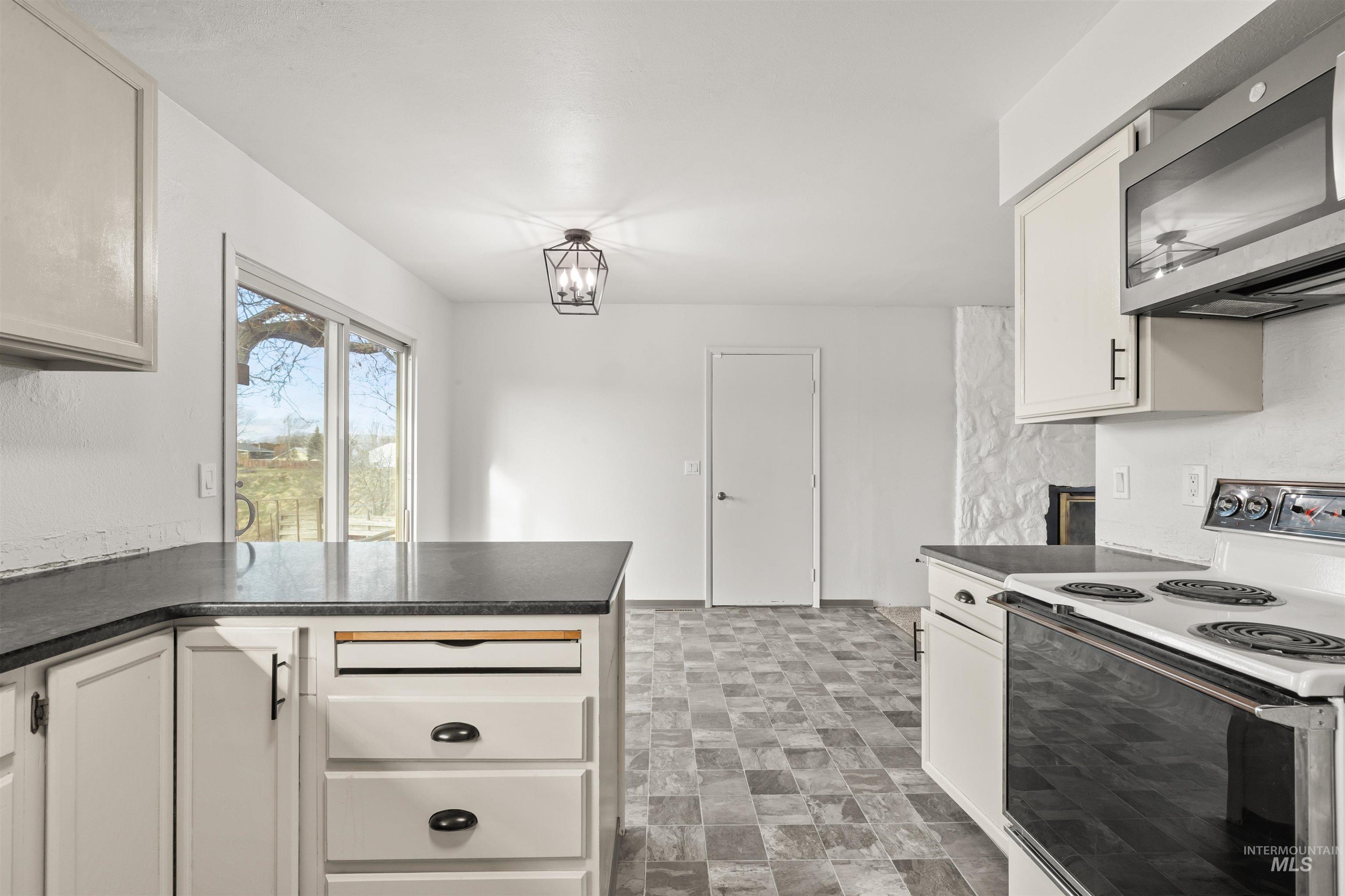 3138 Hallgren Drive Property Photo 11