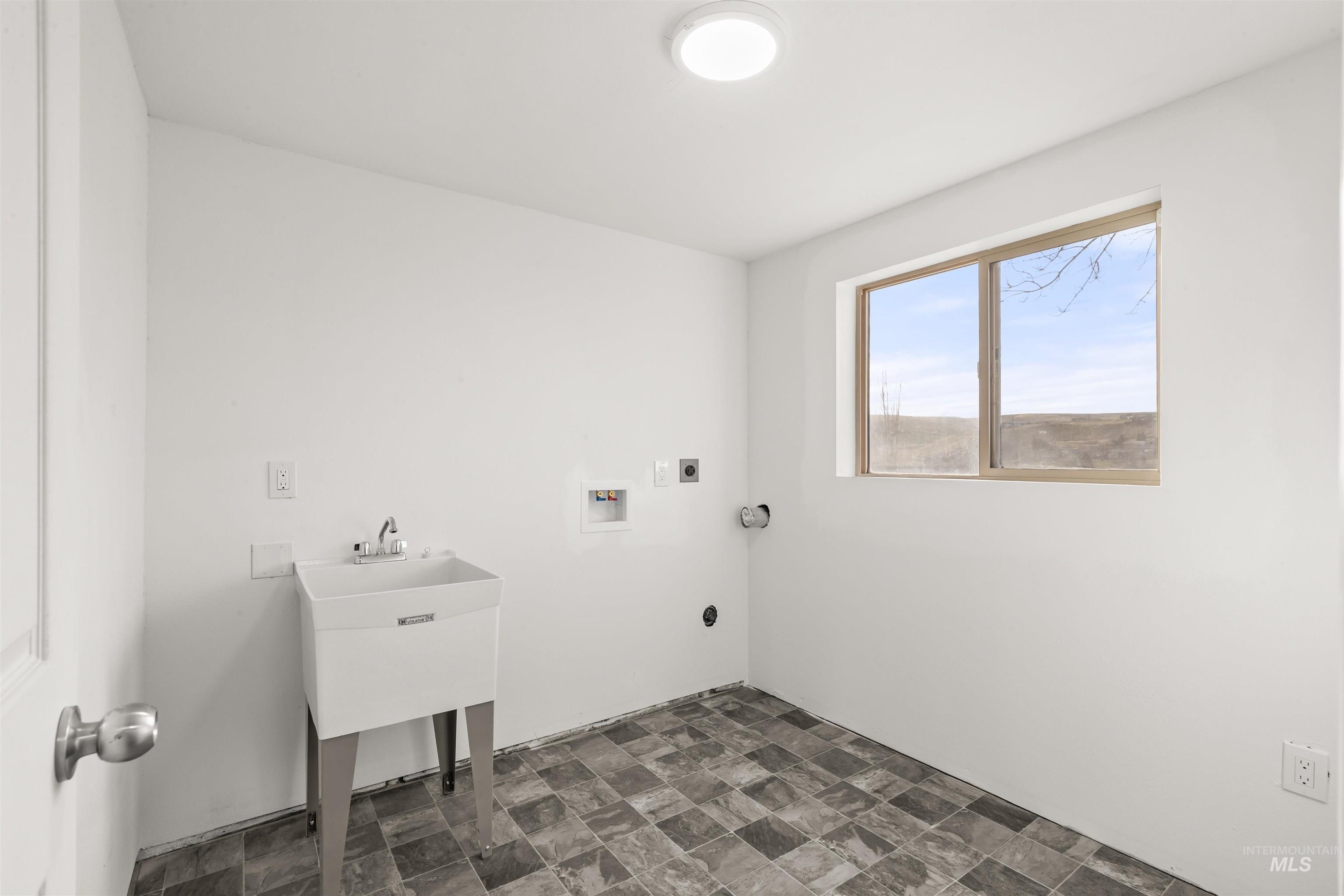 3138 Hallgren Drive Property Photo 23