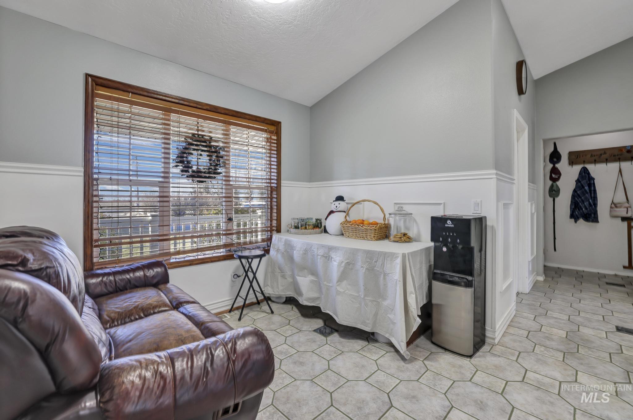 481 S 50 E Property Photo 5