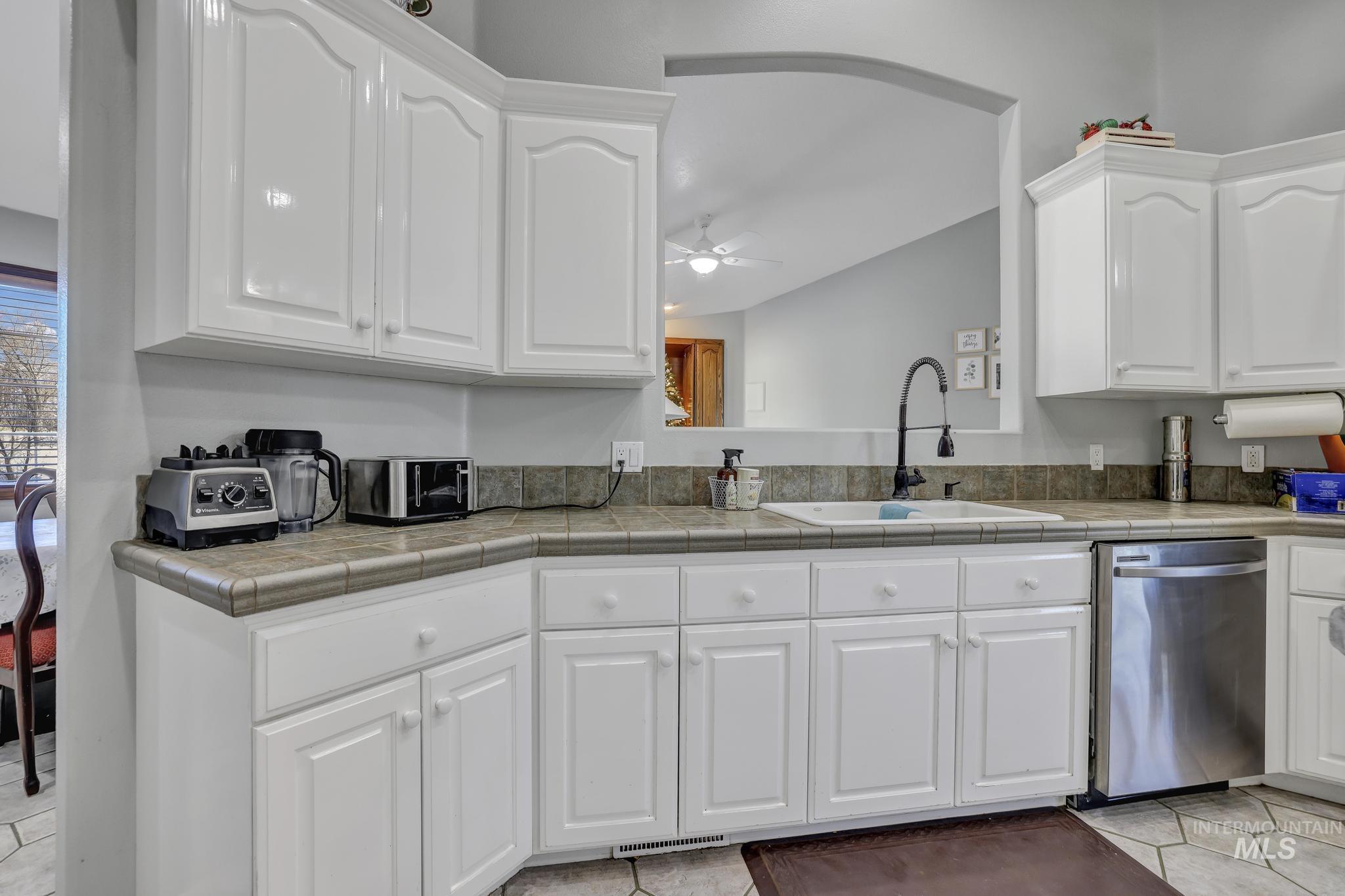 481 S 50 E Property Photo 9