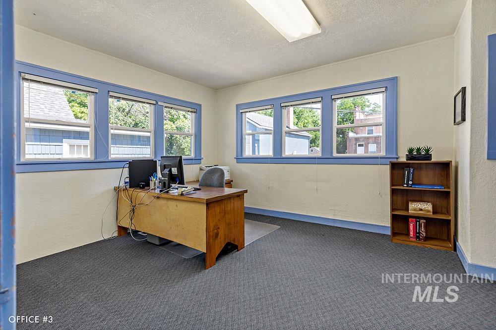 1208 W State St Property Photo 8
