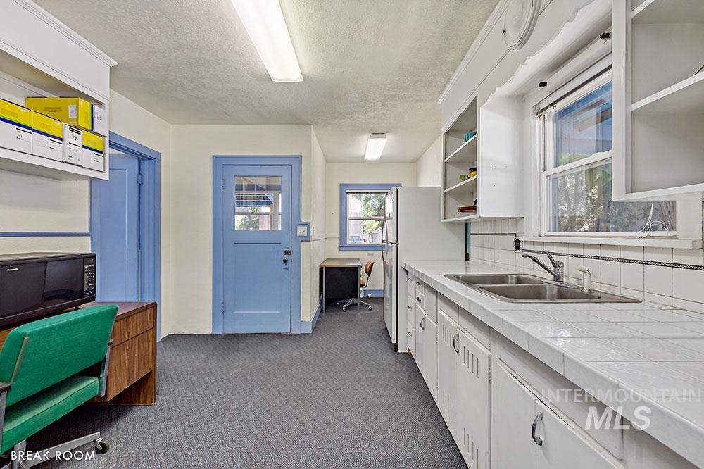 1208 W State St Property Photo 11