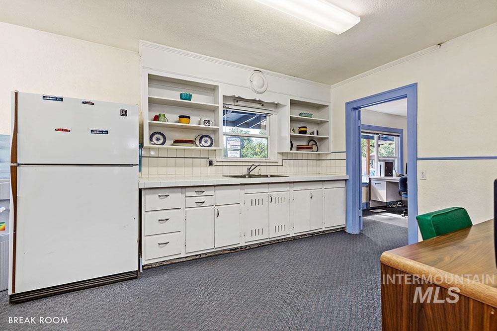 1208 W State St Property Photo 12