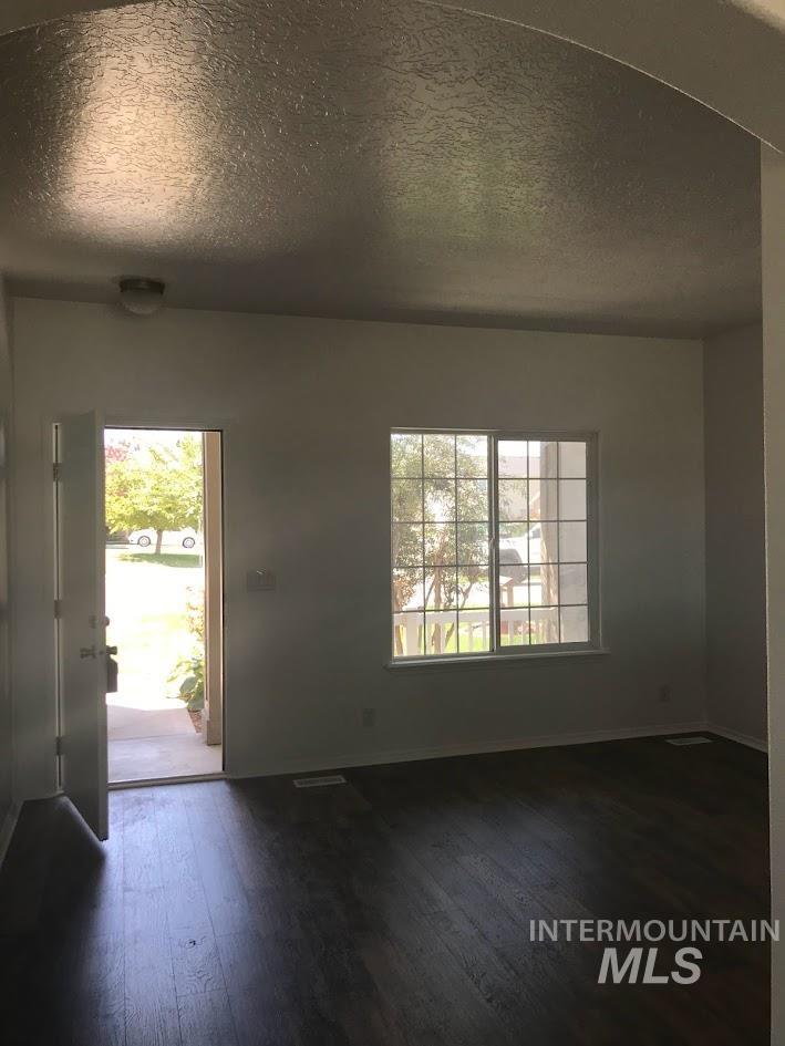5201 Wallace Way Property Photo 2