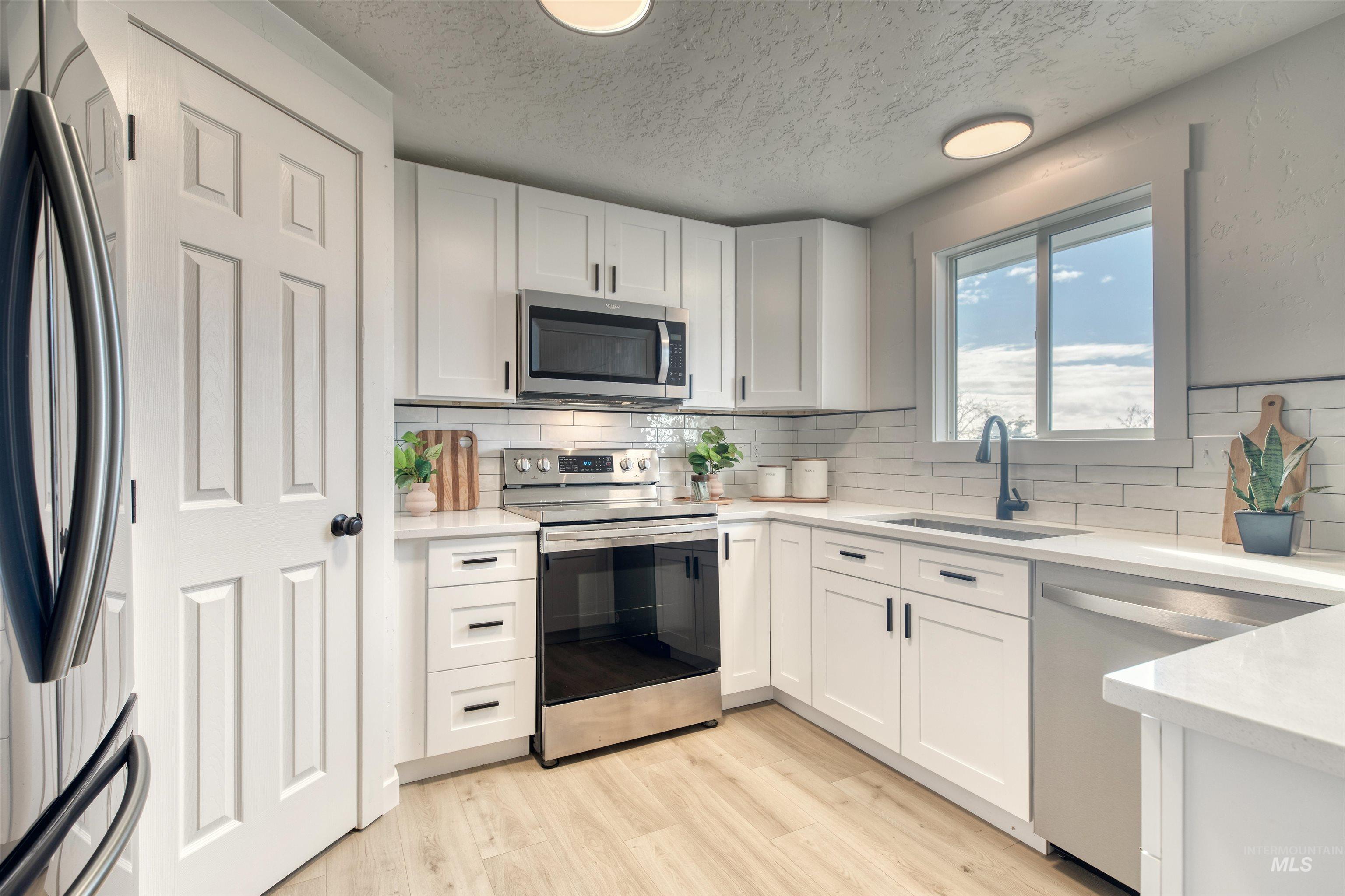 6086 Happy Lane Property Photo 5