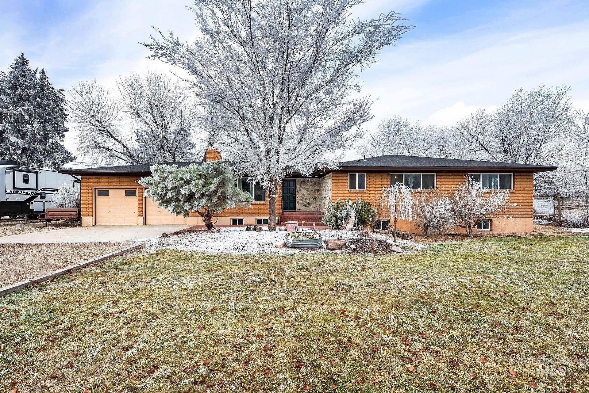 16463 W Oak Street Property Photo 1