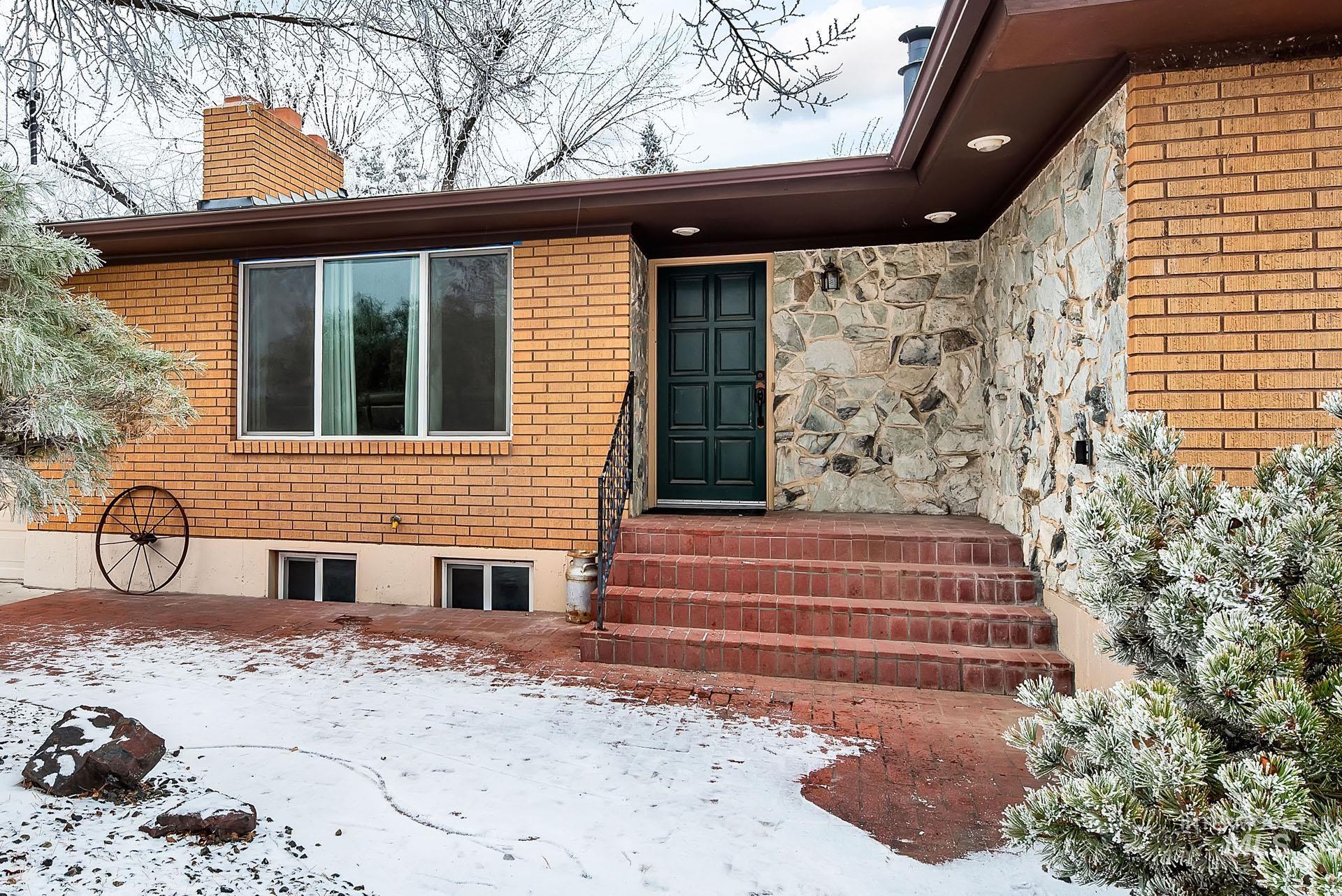 16463 W Oak Street Property Photo 2