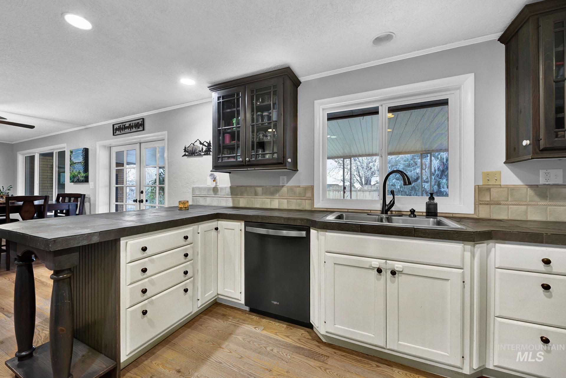 16463 W Oak Street Property Photo 7