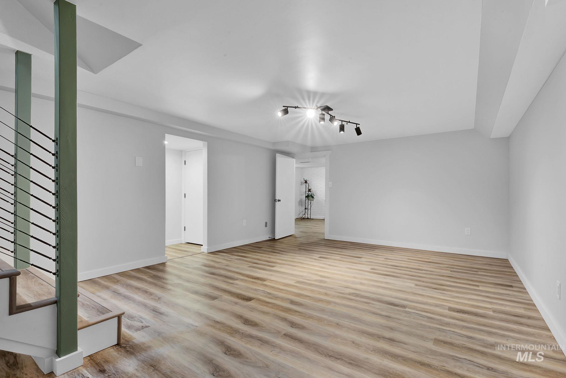 16463 W Oak Street Property Photo 31