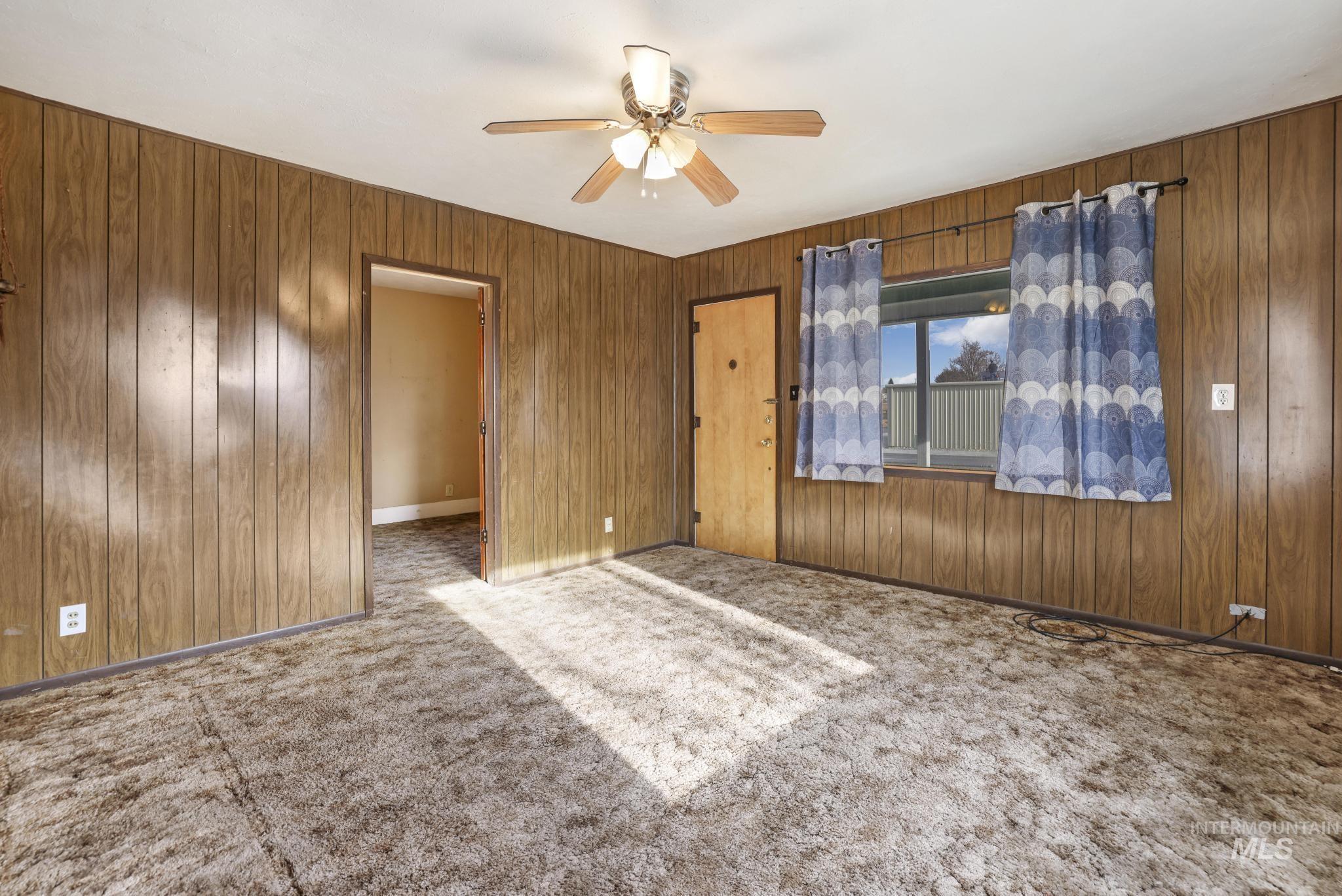 560 N State St. Property Photo 6