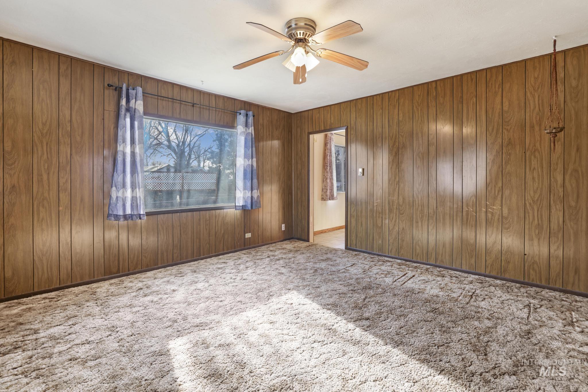 560 N State St. Property Photo 8