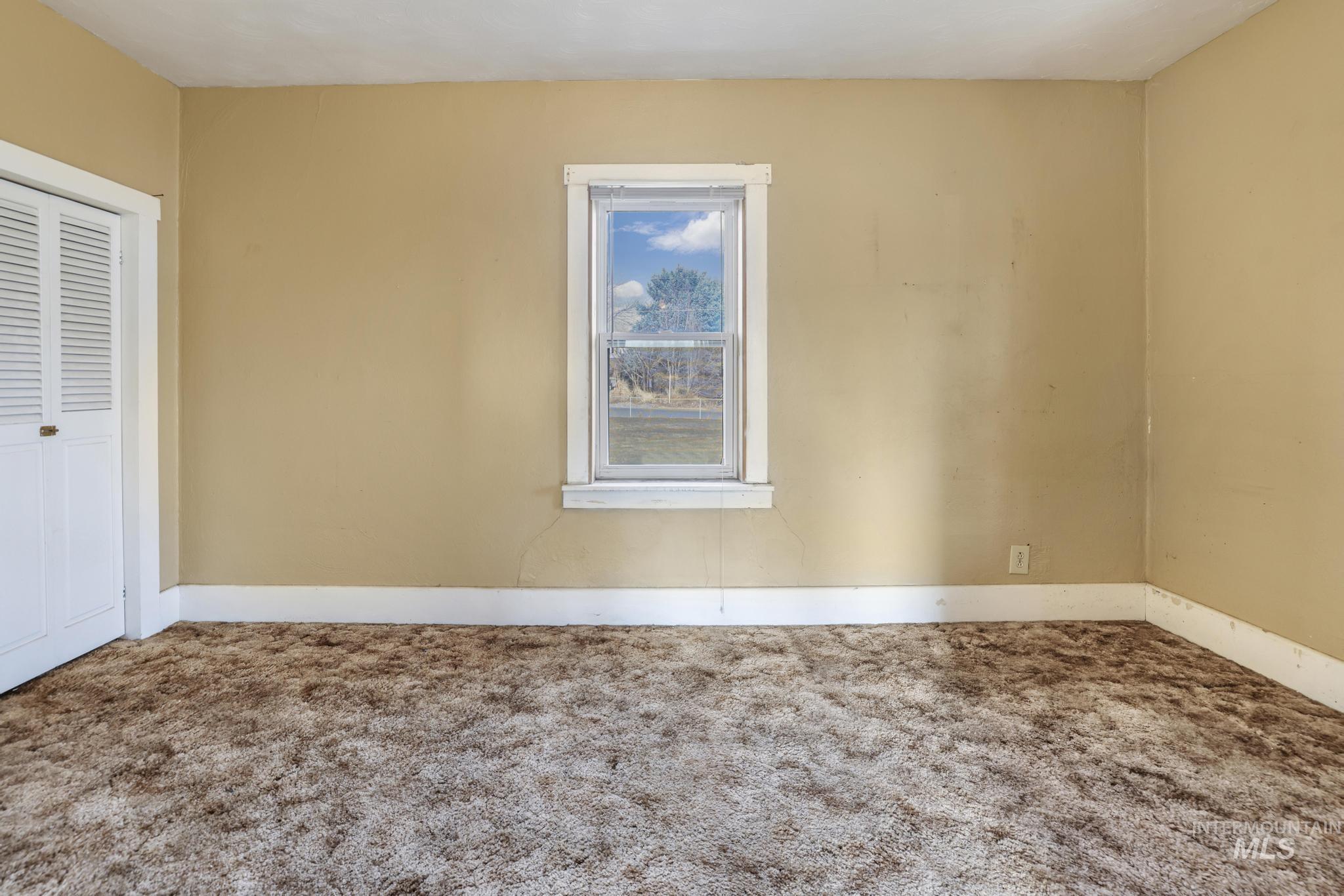 560 N State St. Property Photo 10
