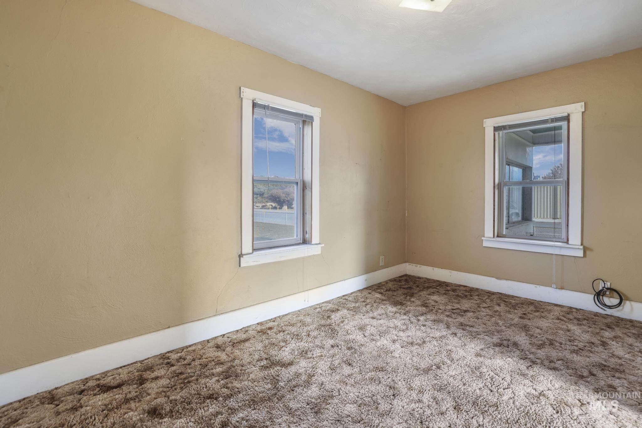 560 N State St. Property Photo 11