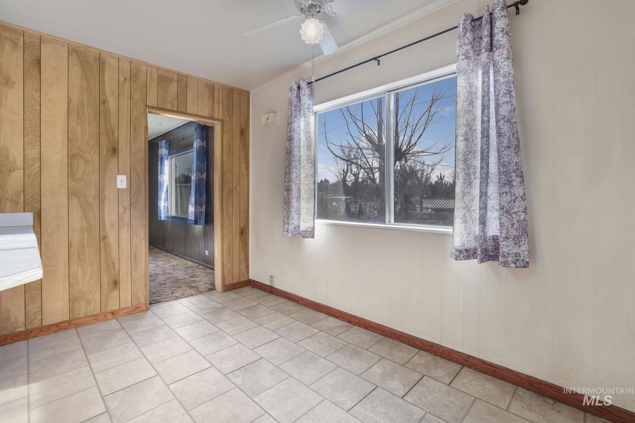 560 N State St. Property Photo 12