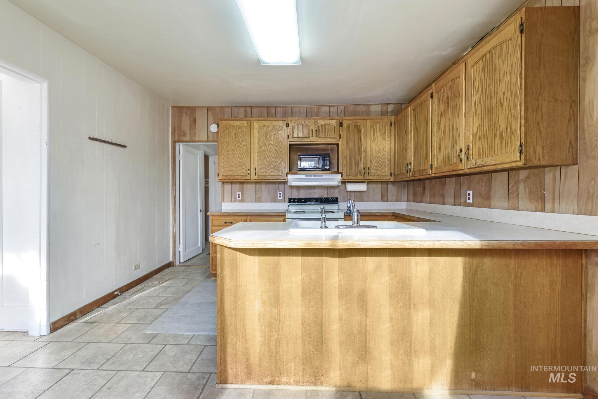 560 N State St. Property Photo 14