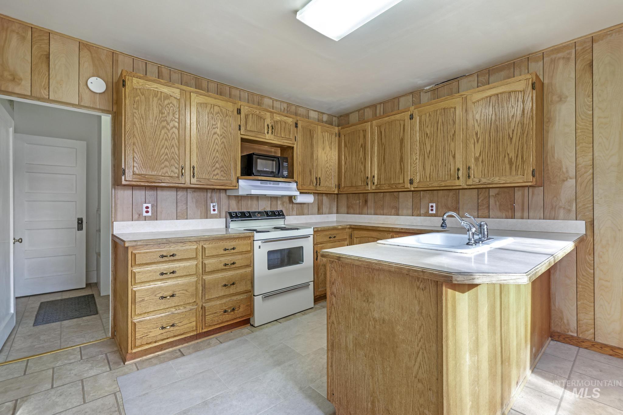 560 N State St. Property Photo 15