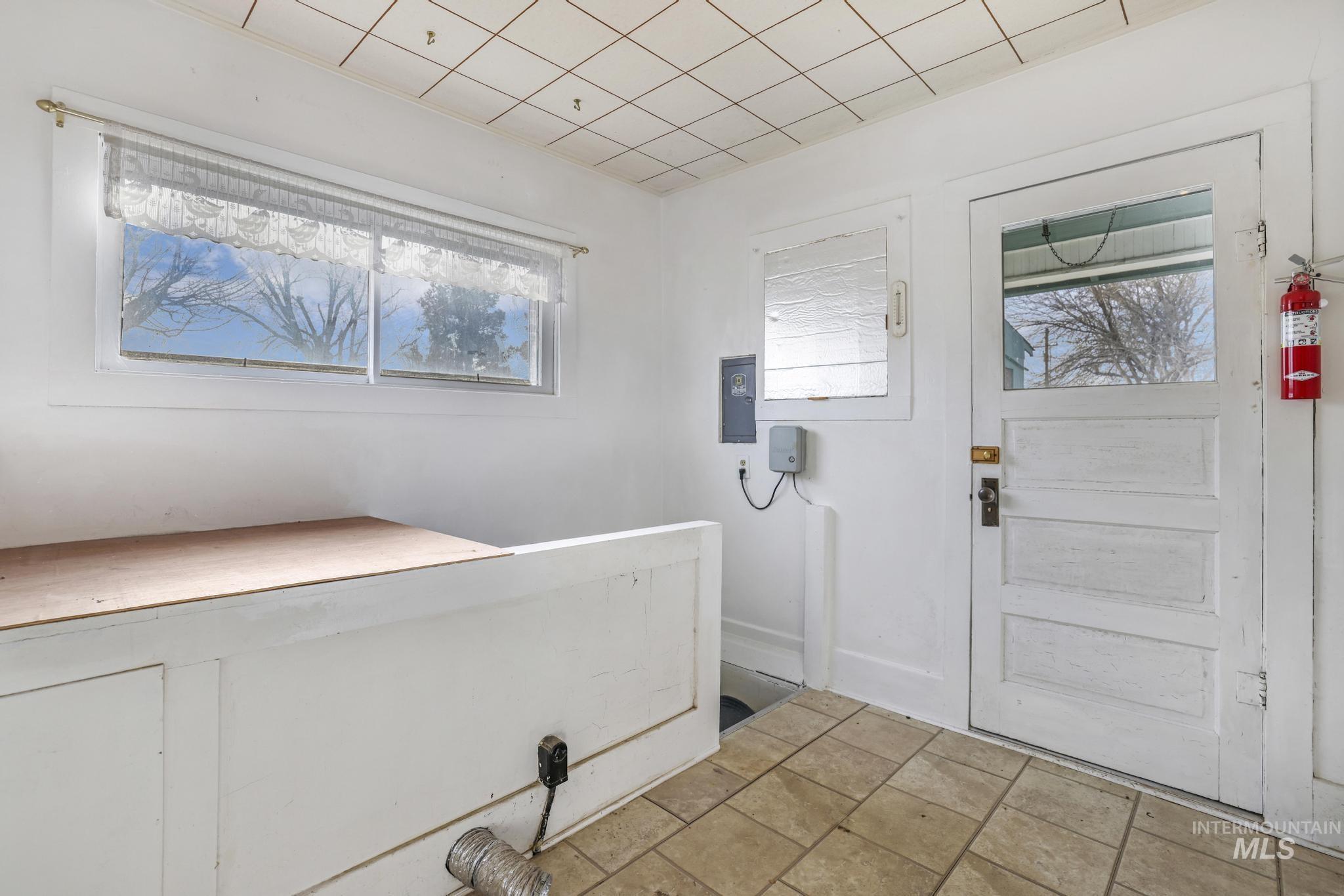 560 N State St. Property Photo 23