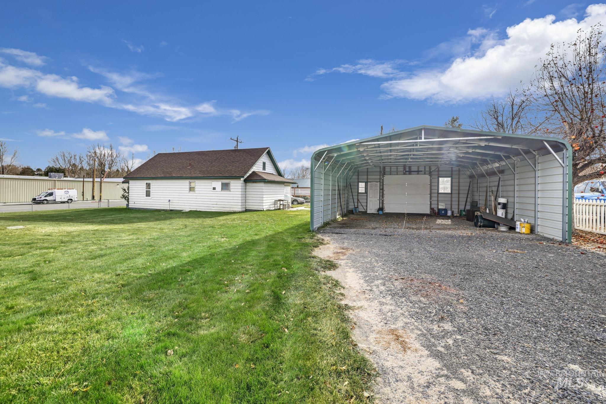 560 N State St. Property Photo 25