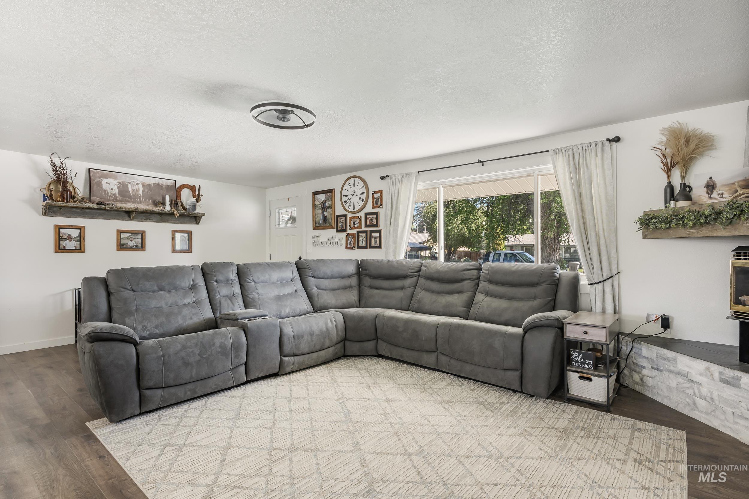 112 W California Property Photo 4
