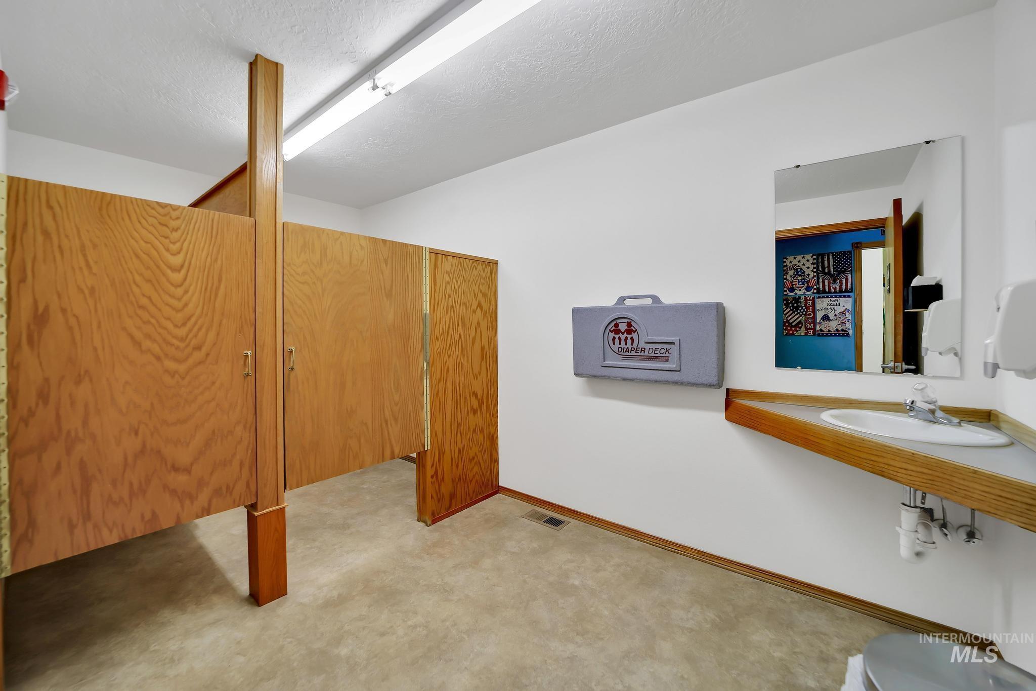 231 N State St Property Photo 25
