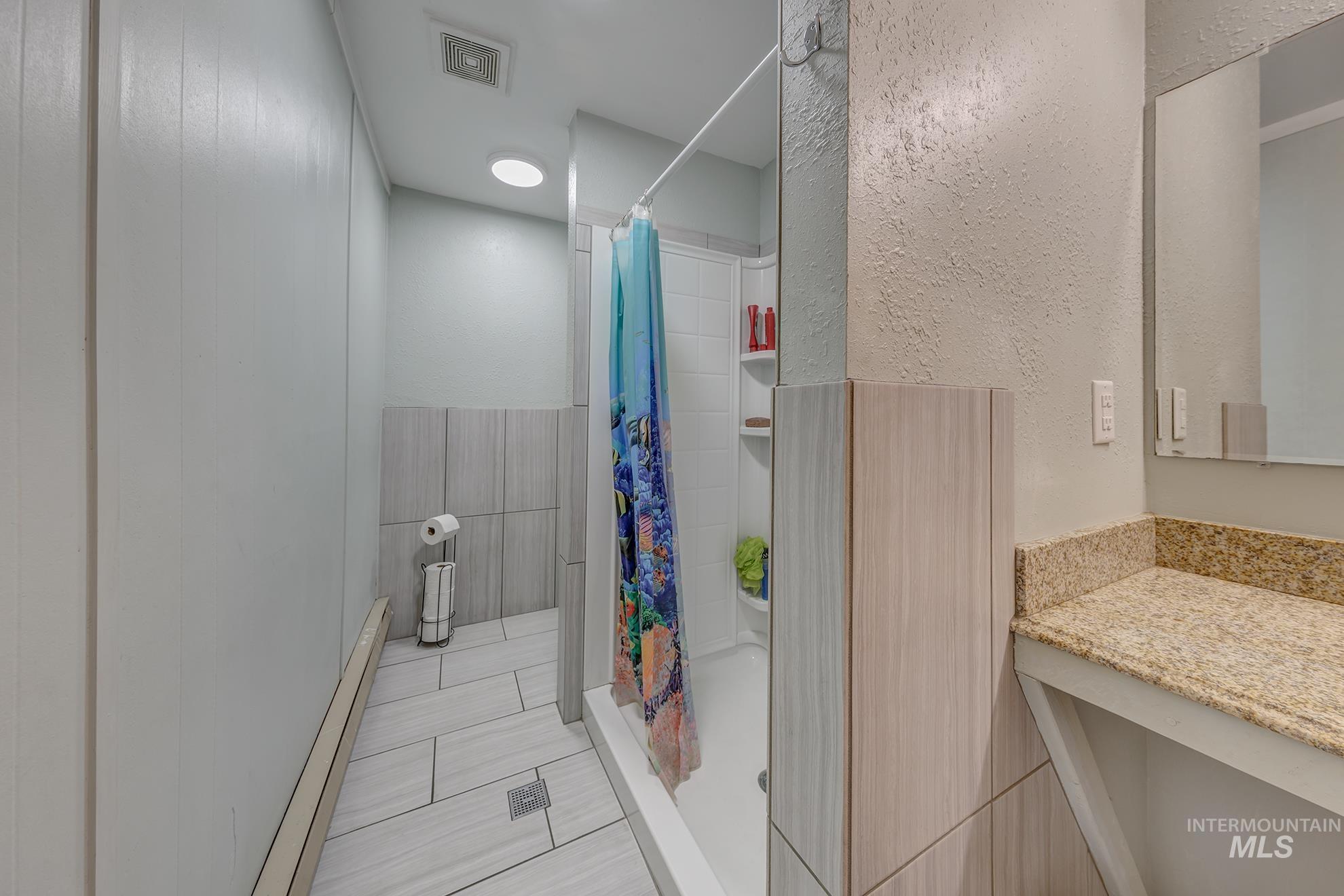 340 W Commercial Property Photo 10