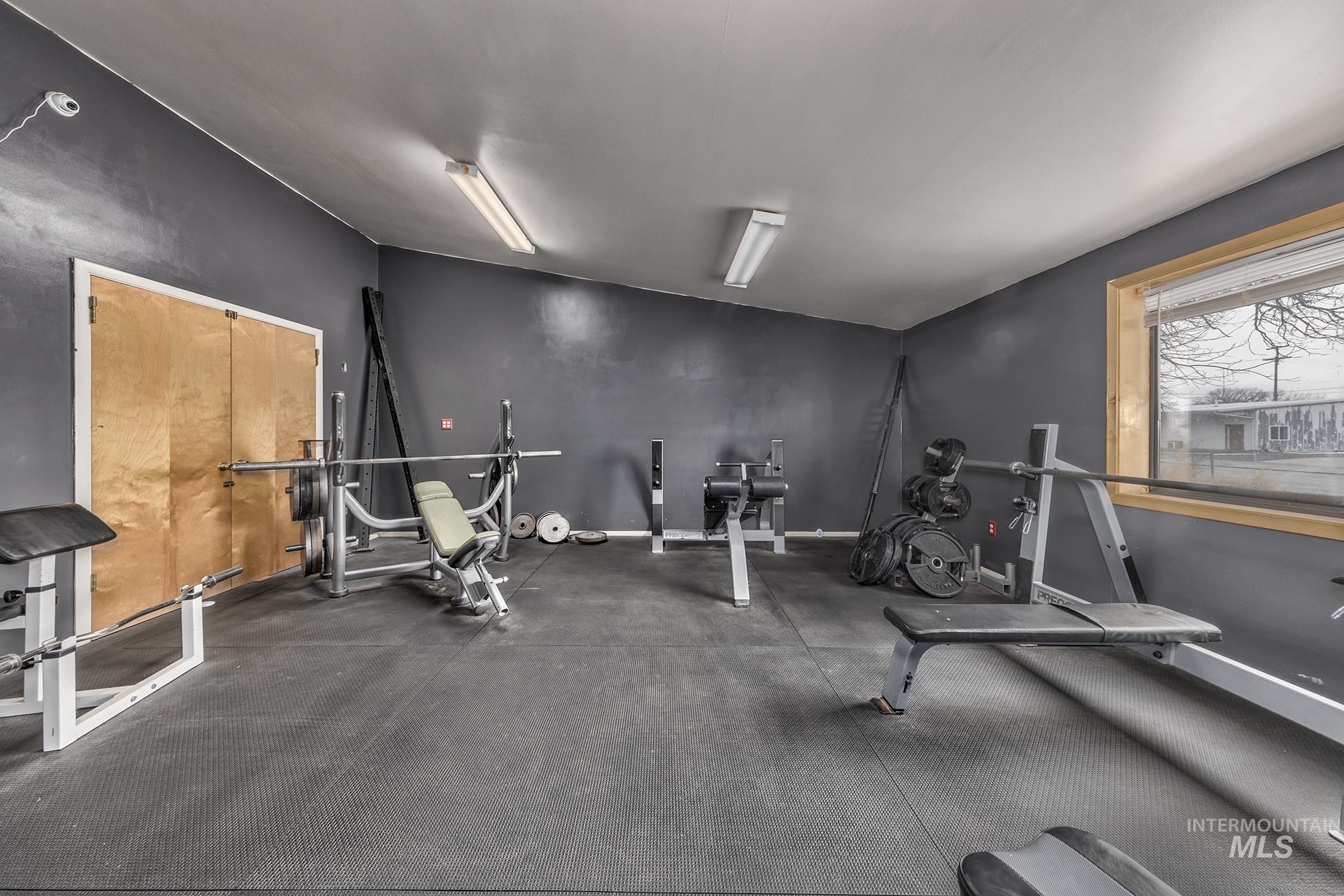 340 W Commercial Property Photo 17