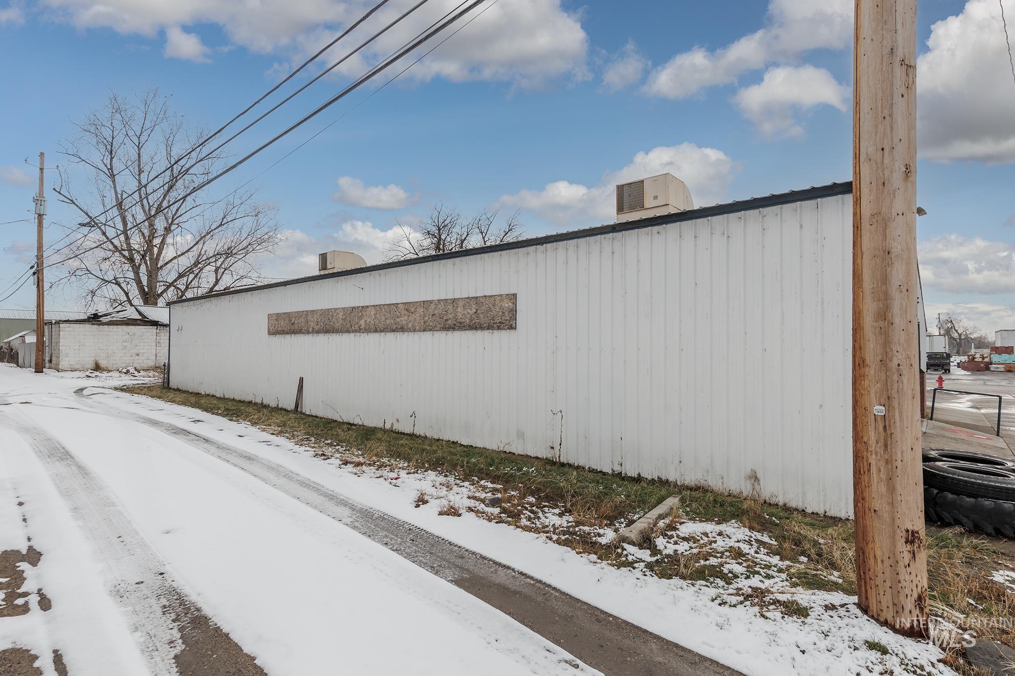 340 W Commercial Property Photo 23