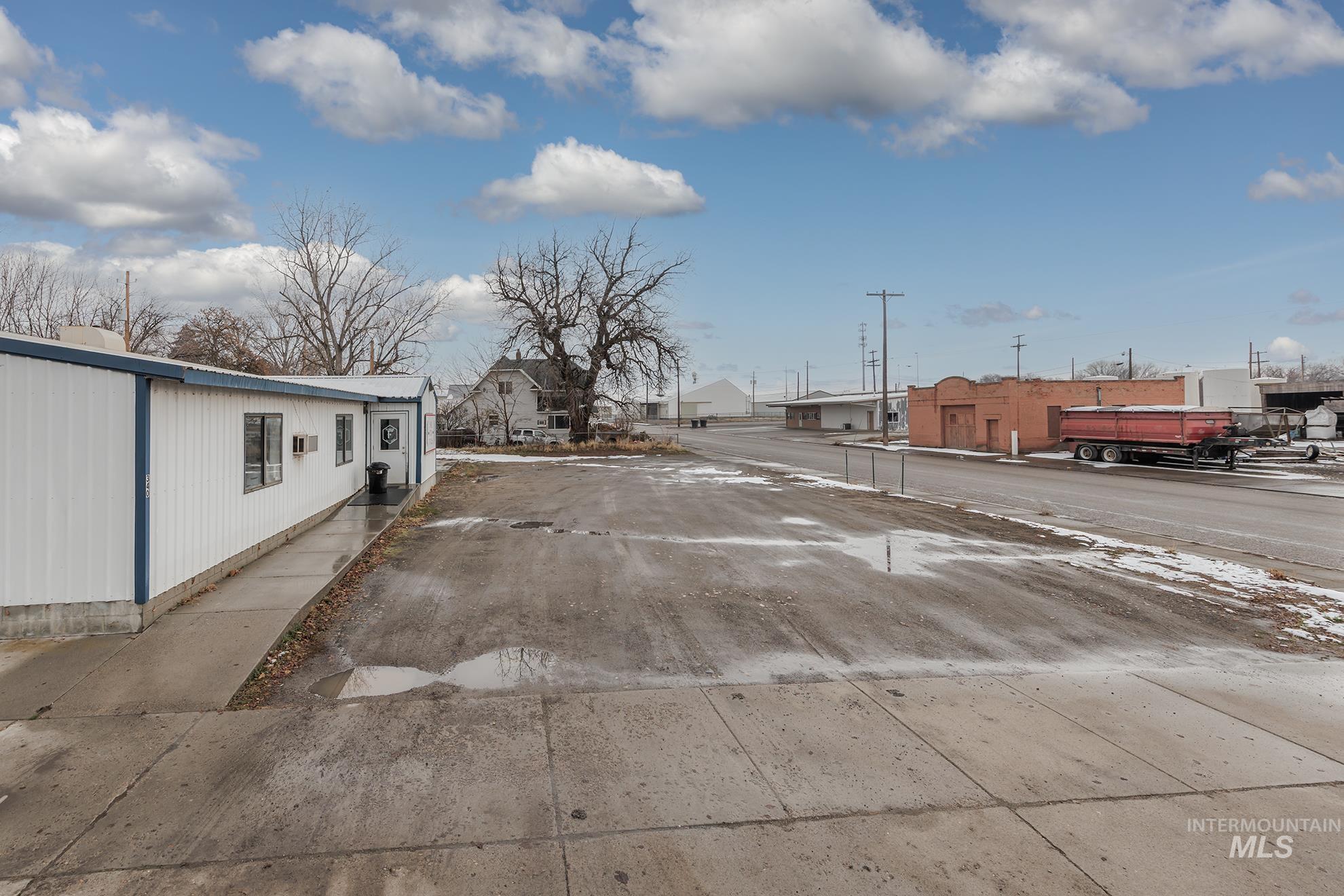 340 W Commercial Property Photo 24