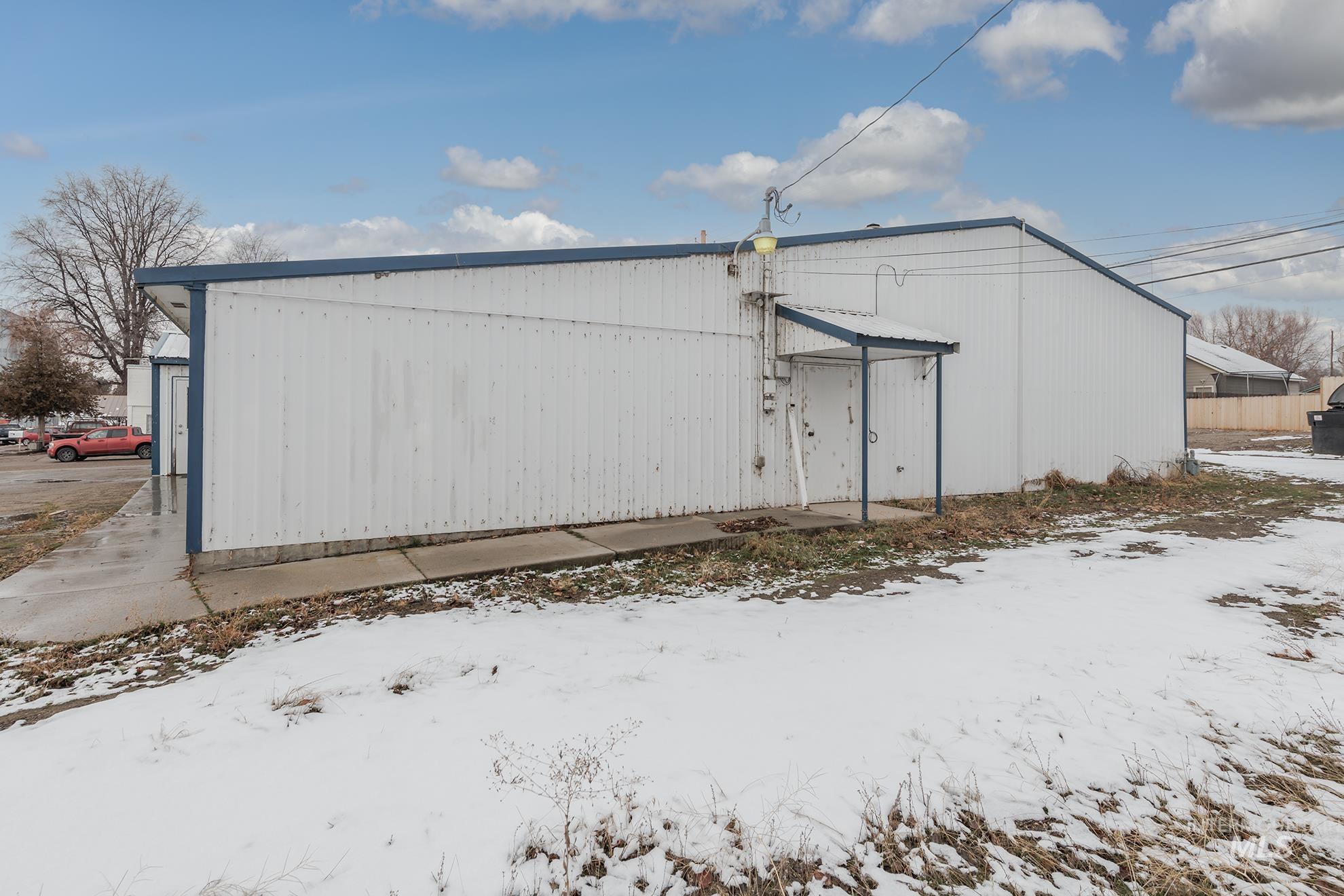 340 W Commercial Property Photo 27