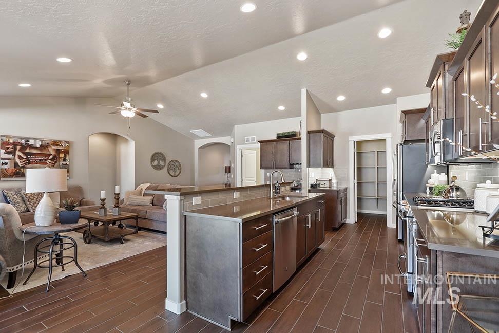3711 N Anselmo Way Property Photo 4
