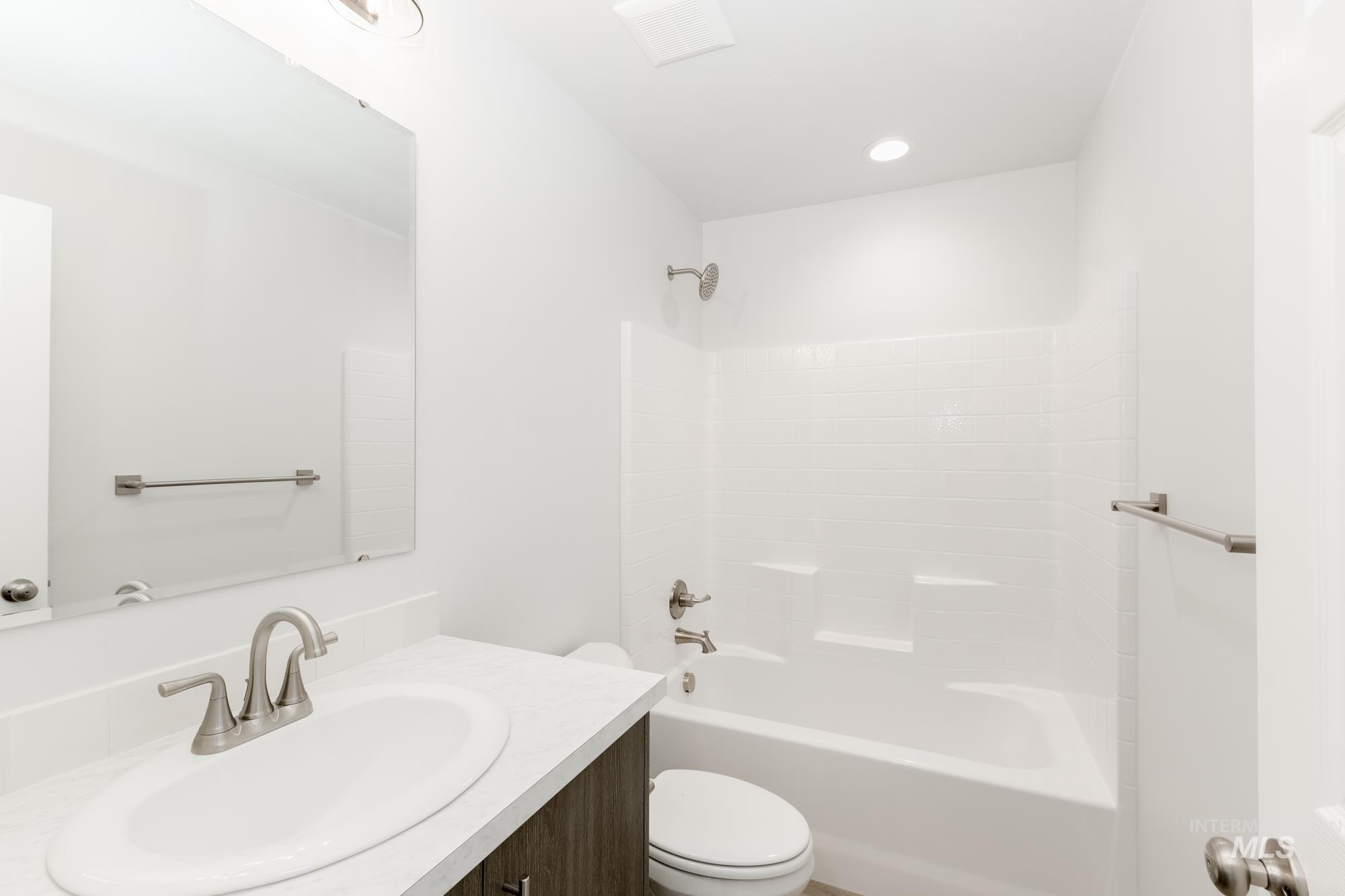 1930 N Thunderbolt St Property Photo 12