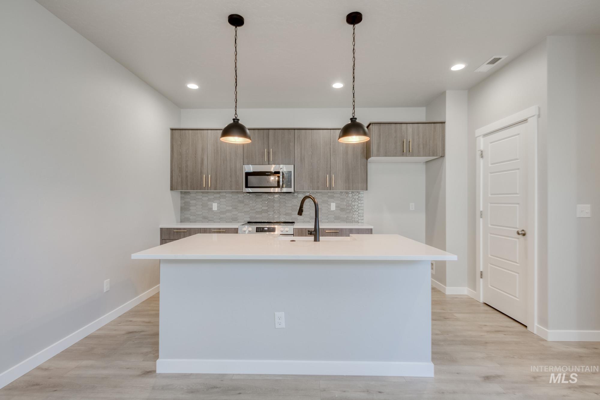 3566 W Littleton Dr Property Photo 3