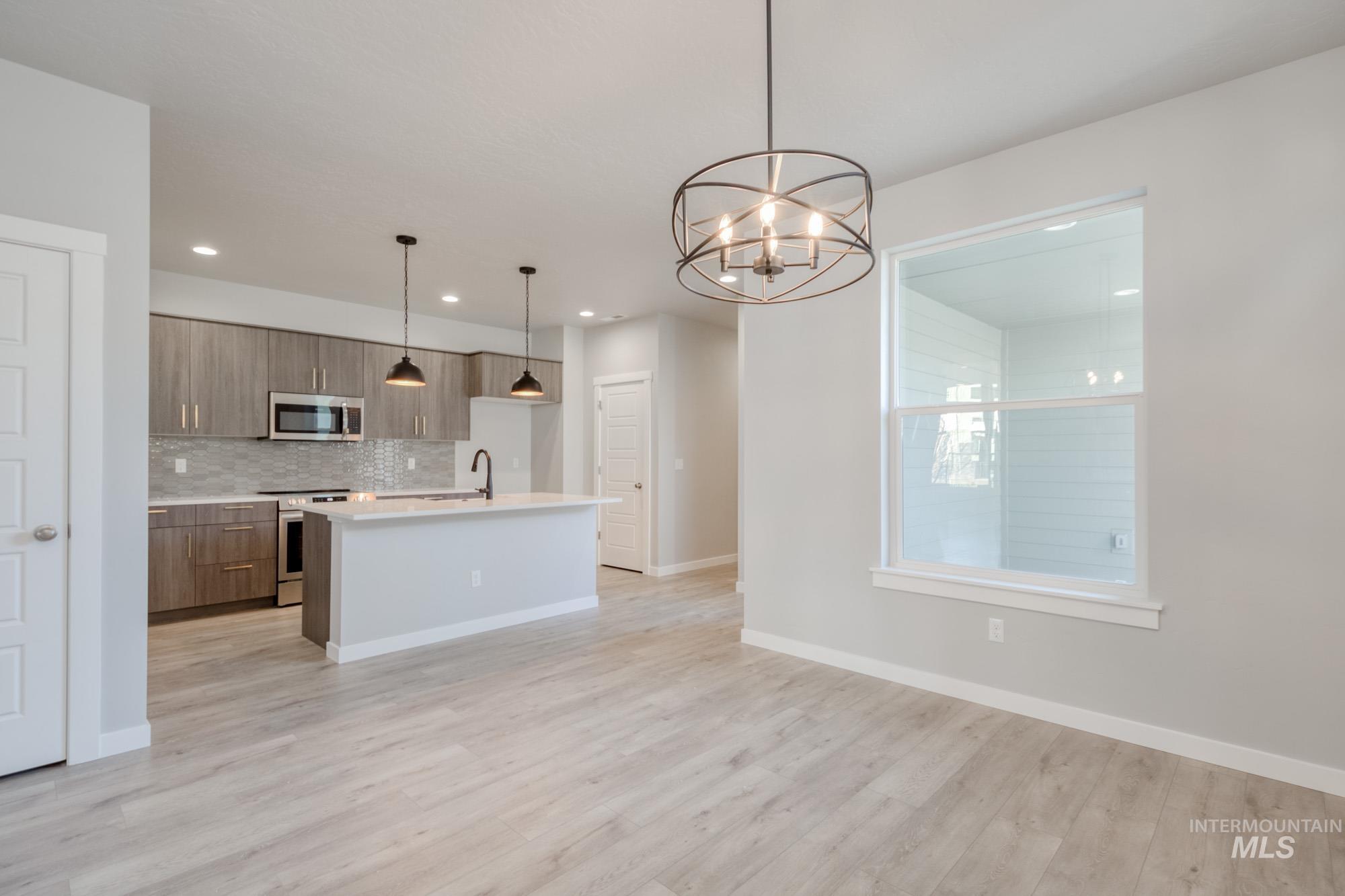 3566 W Littleton Dr Property Photo 8