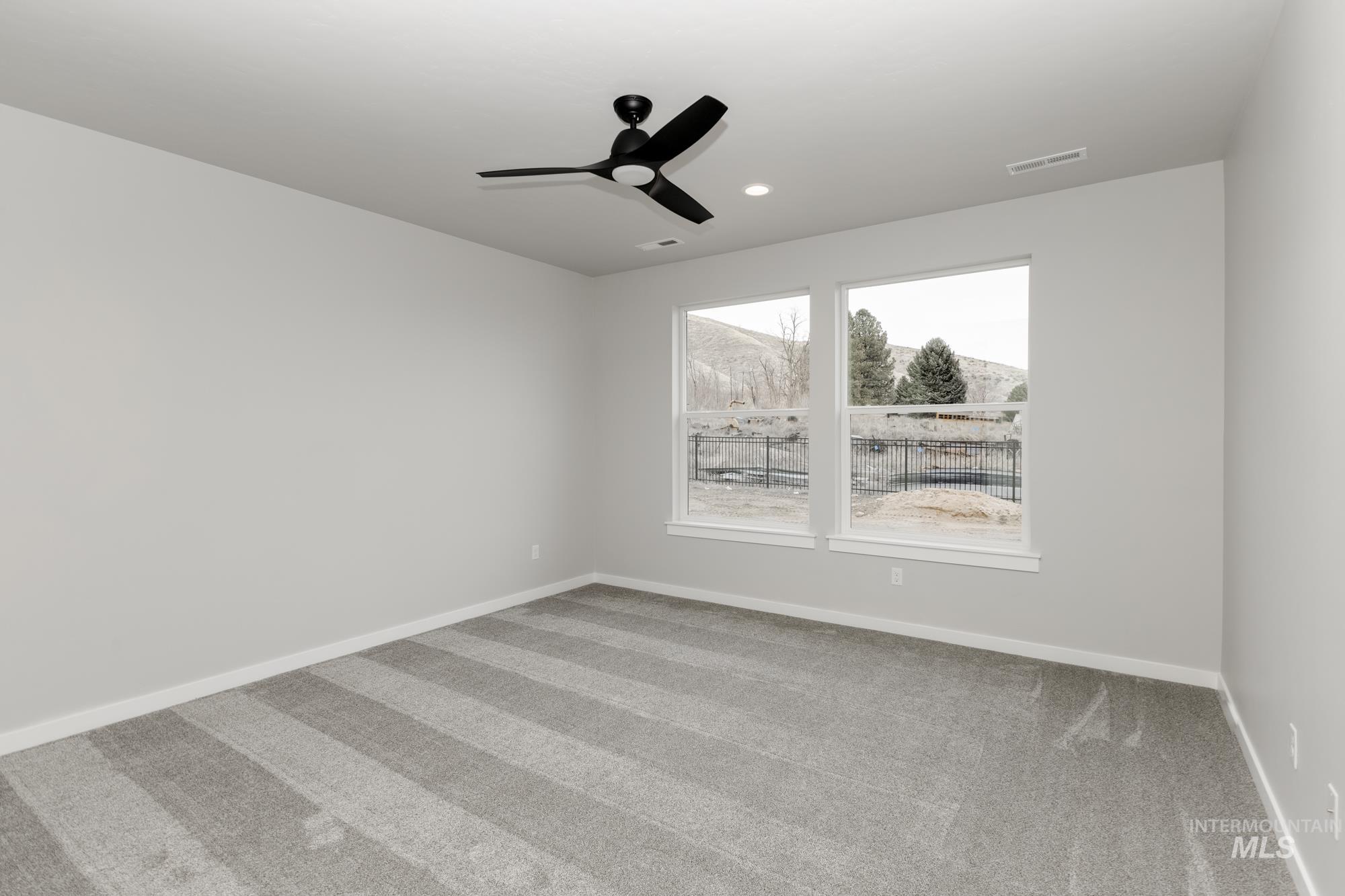8586 N Ferris Ave Property Photo 17