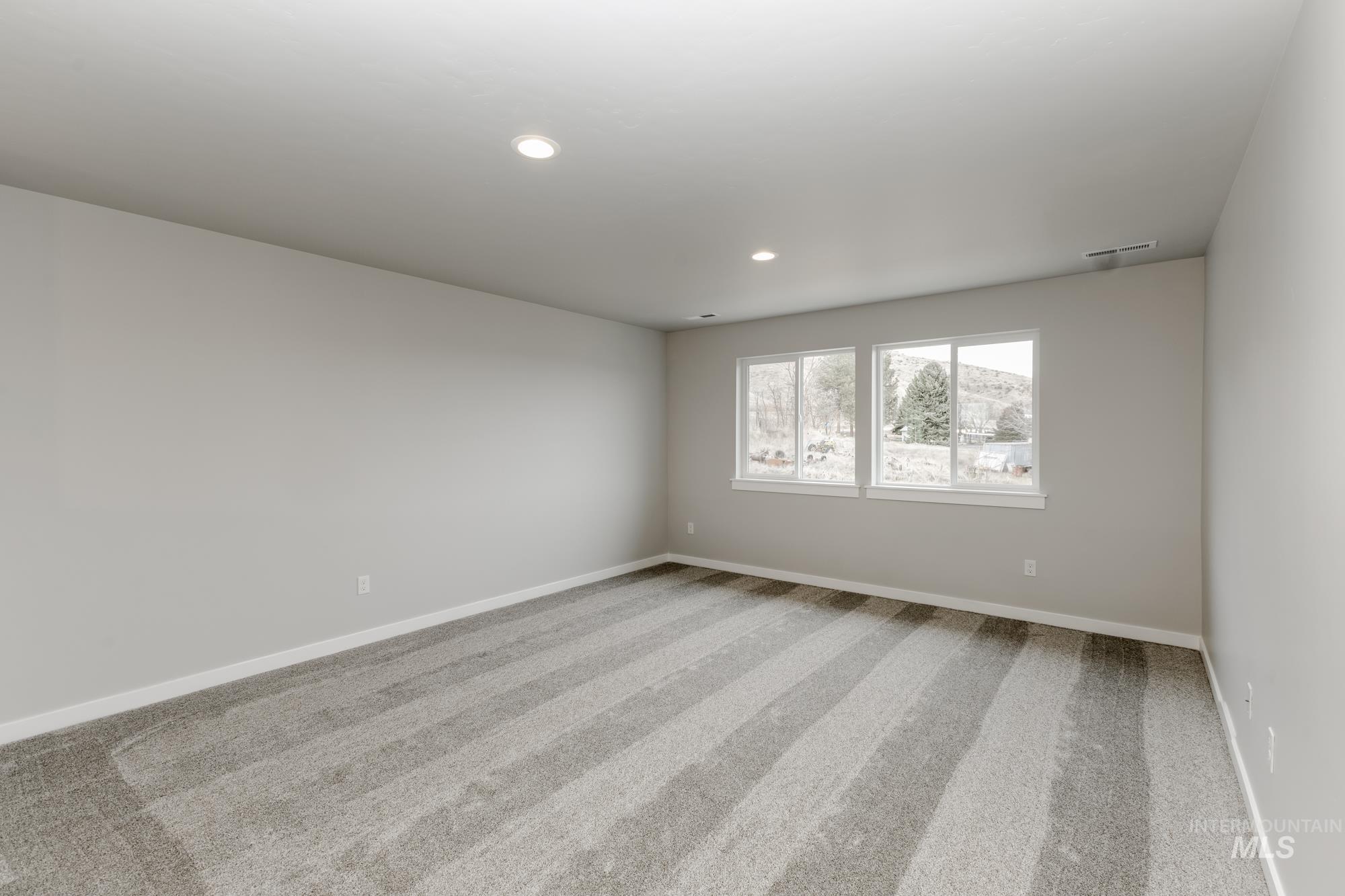 8586 N Ferris Ave Property Photo 26