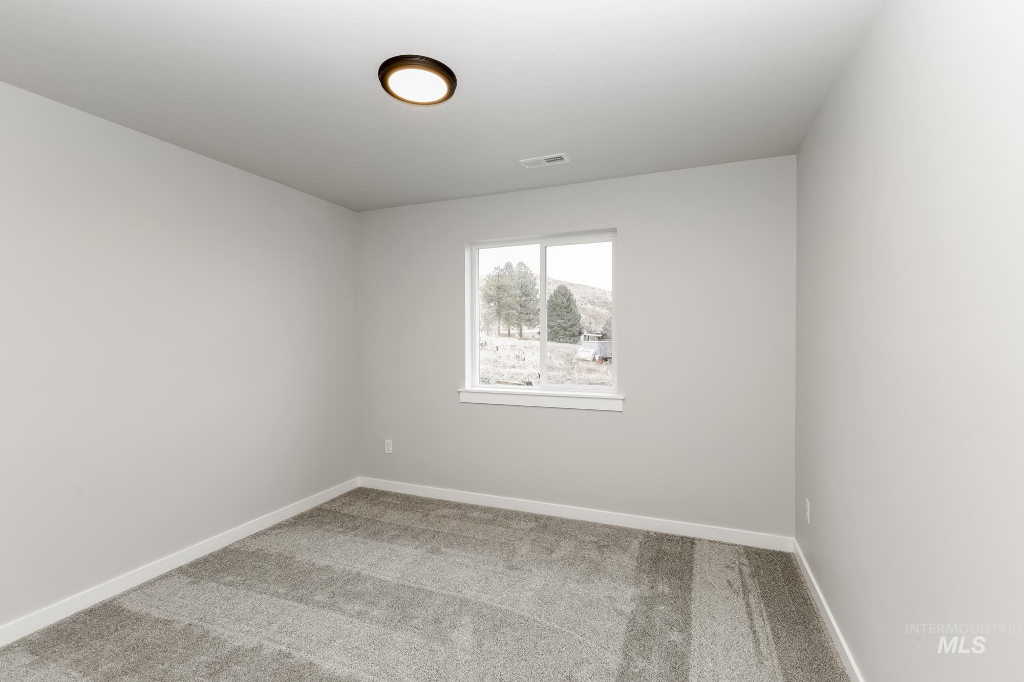 8586 N Ferris Ave Property Photo 29