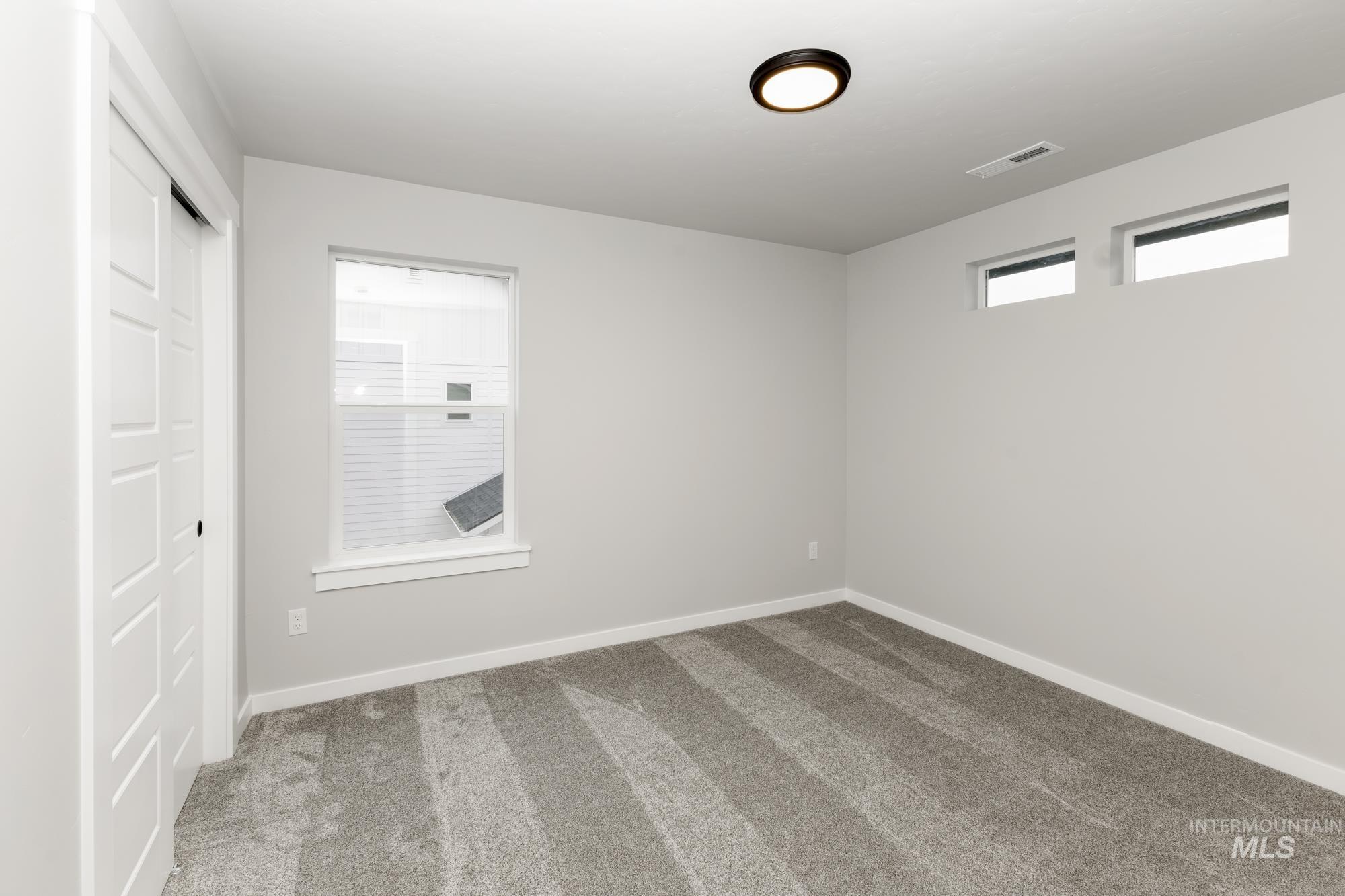 8586 N Ferris Ave Property Photo 30