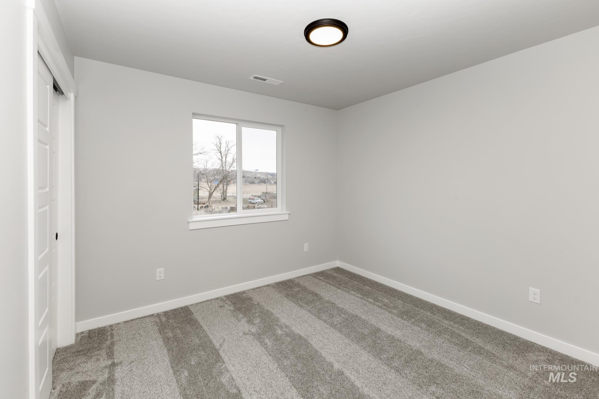 8586 N Ferris Ave Property Photo 31