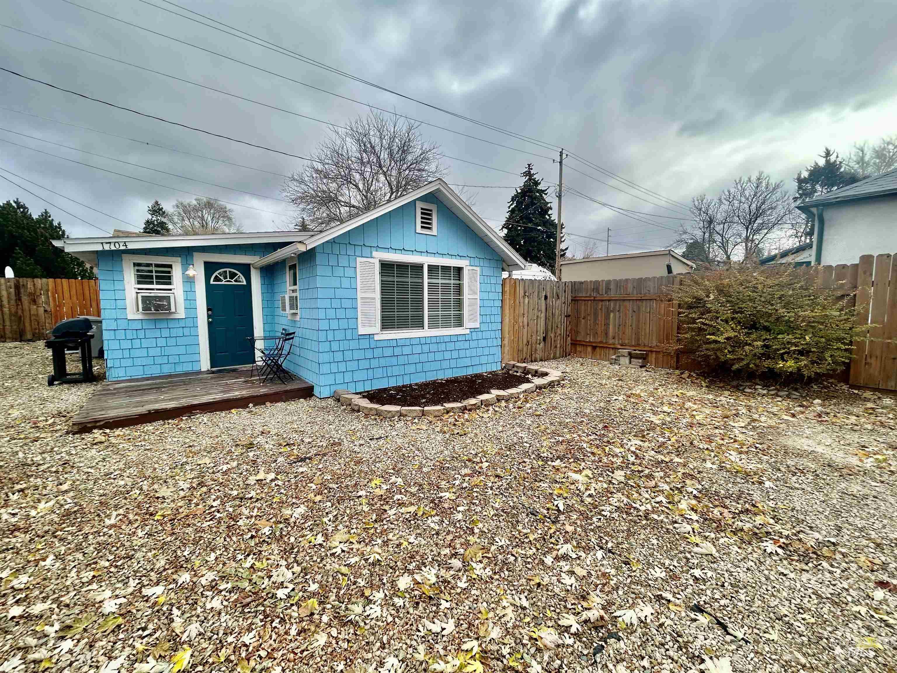 1704 S Vista Ave Property Photo 5