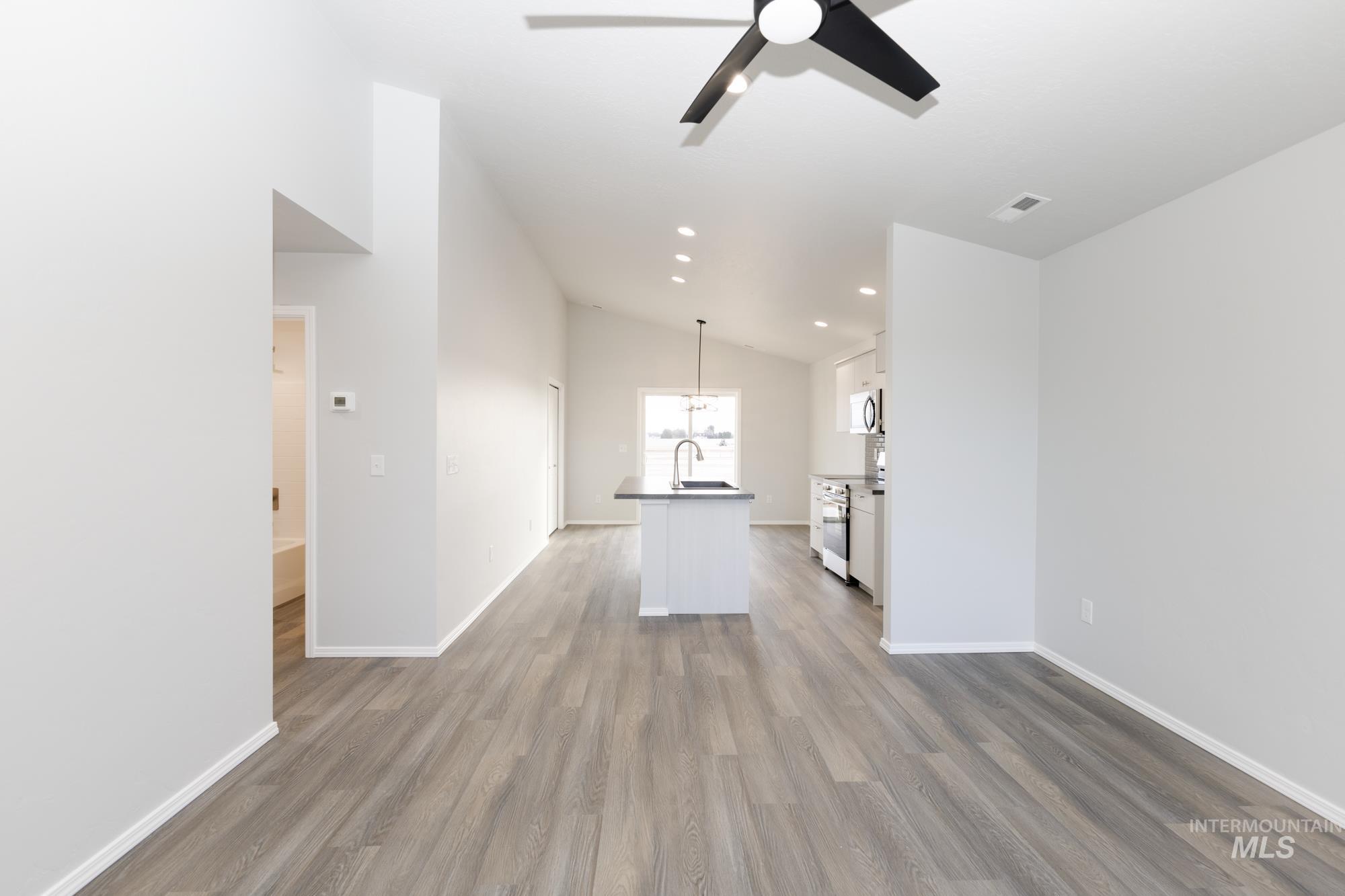 16302 Grade Ave Property Photo 3