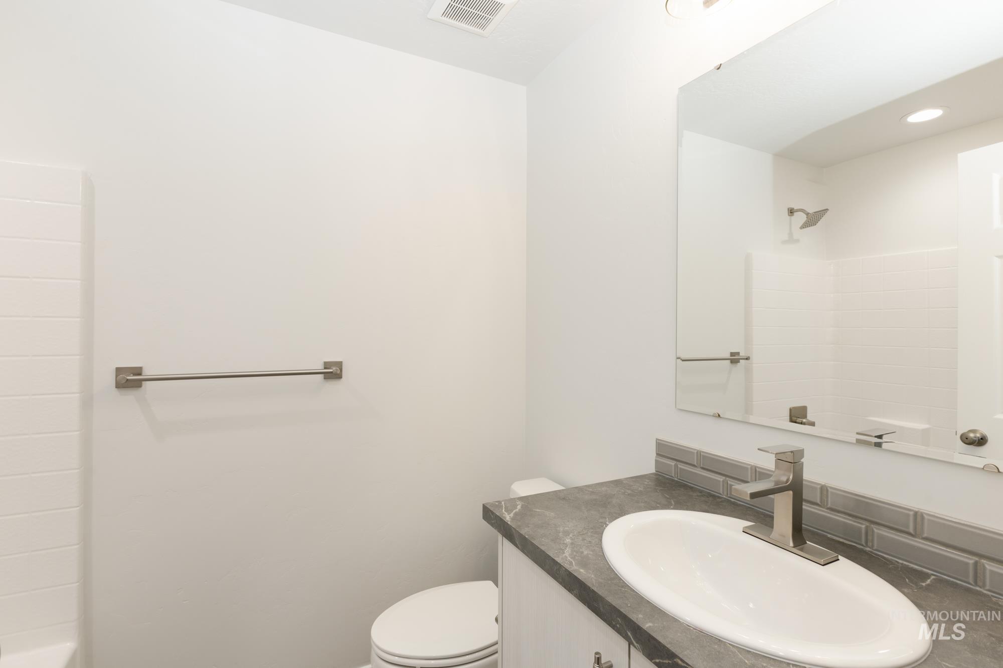 16302 Grade Ave Property Photo 8