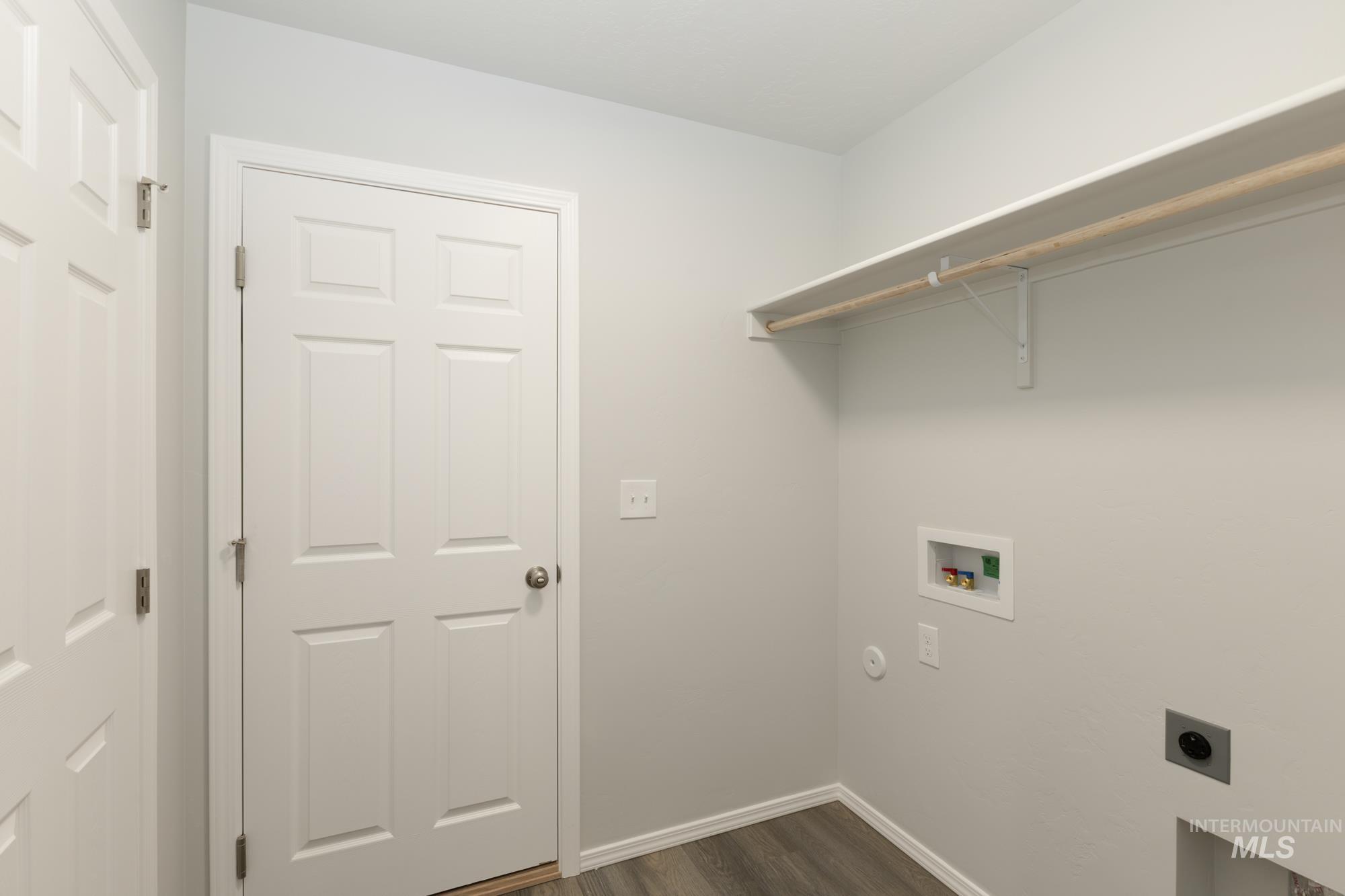 16302 Grade Ave Property Photo 9