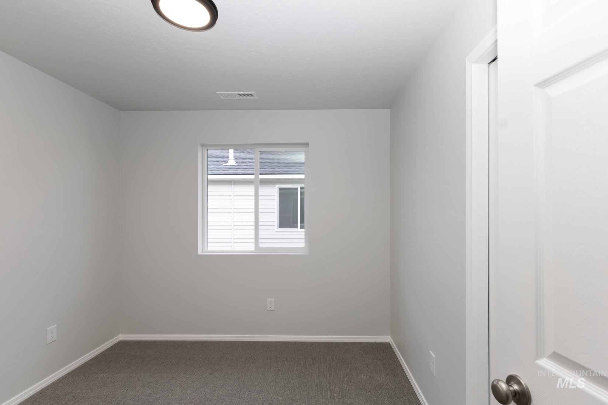 16302 Grade Ave Property Photo 10