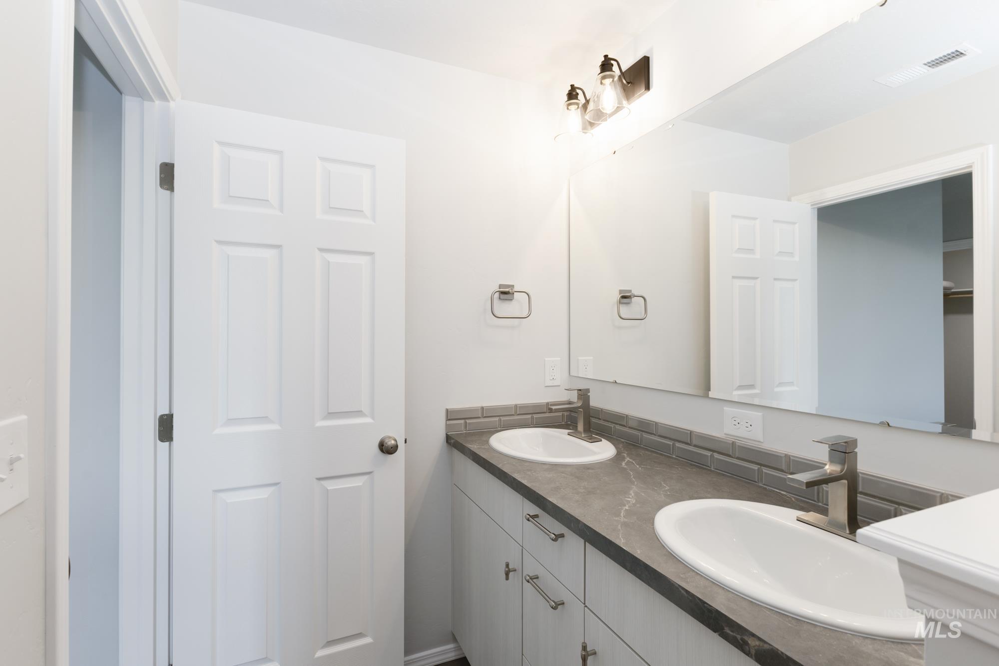 16302 Grade Ave Property Photo 15