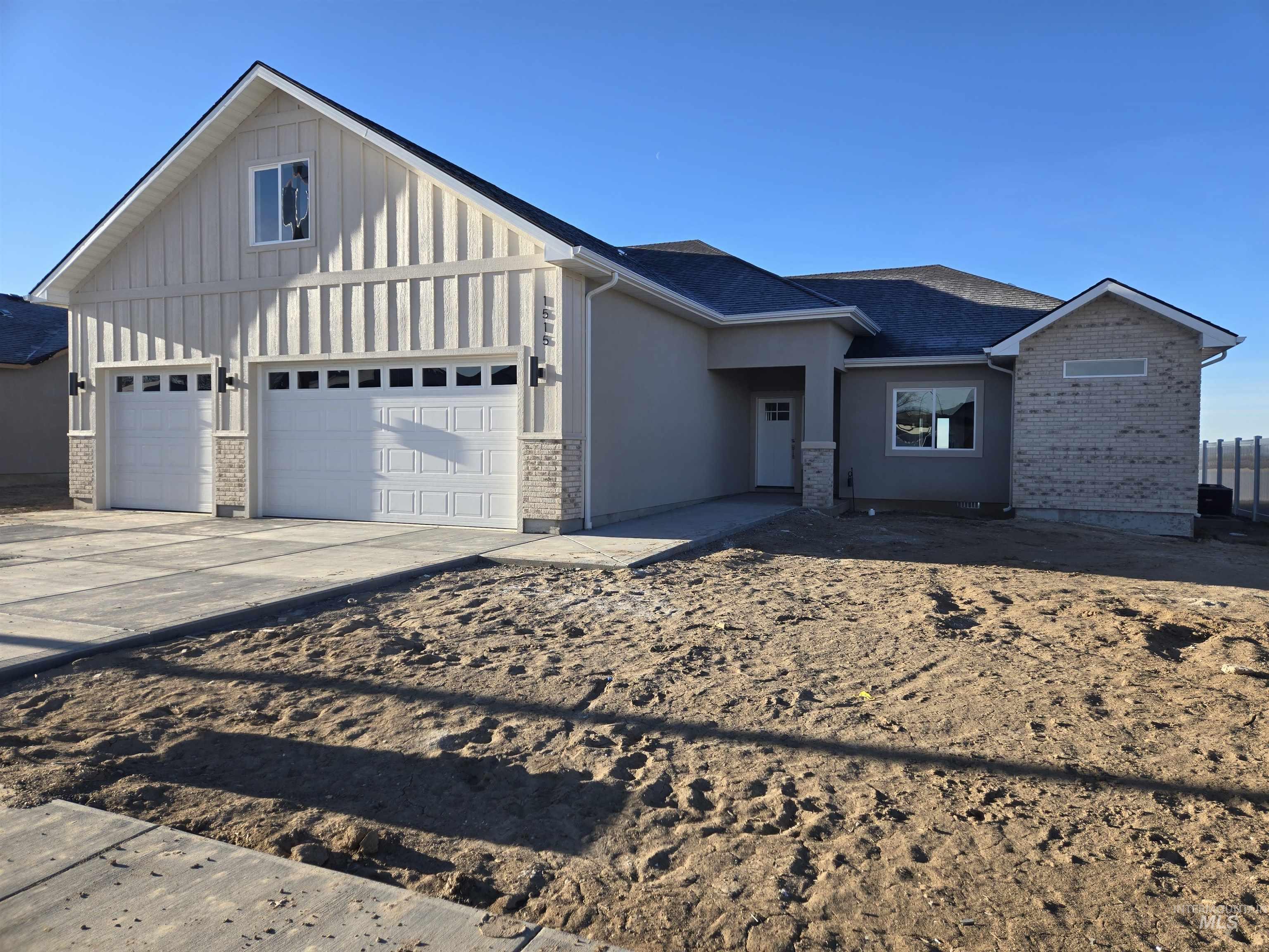 1515 Leslie Drive Property Photo 1
